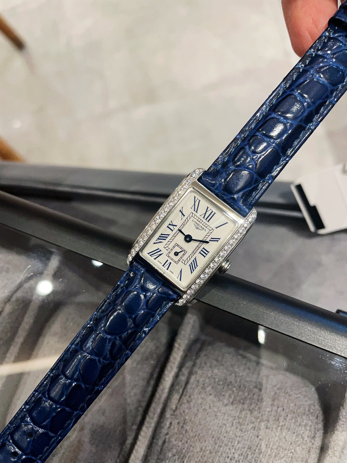 Longines DolceVita silver case, diamond bezel, silver dial, brown crocodile leather strap 23mm Women's Quartz