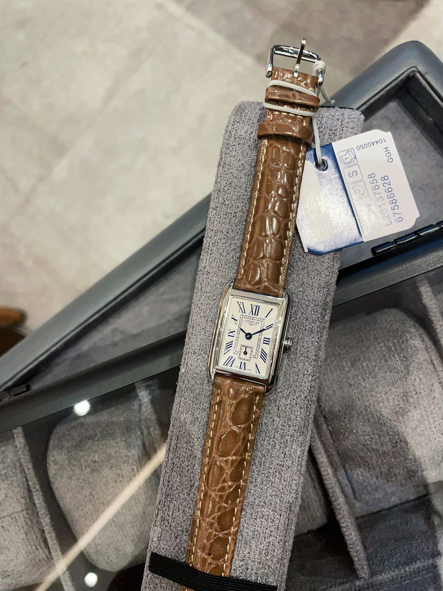 Longines DolceVita Silver rectangular case, white dial, black / brown / blue crocodile-pattern leather strap 18.9mm Women's Quartz