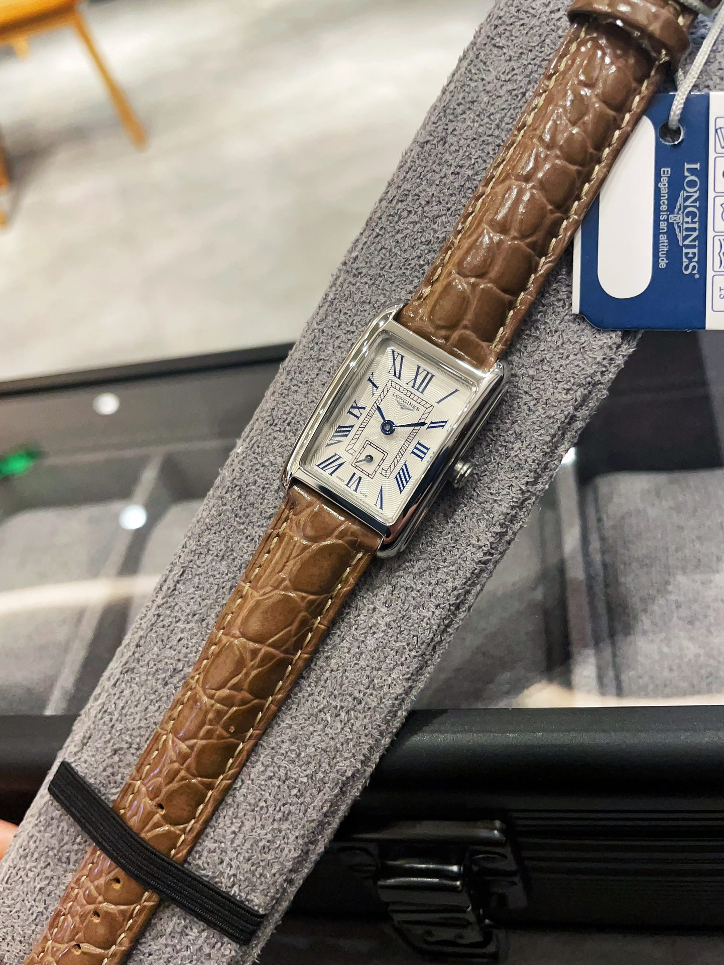 Longines DolceVita Silver rectangular case, white dial, black / brown / blue crocodile-pattern leather strap 18.9mm Women's Quartz