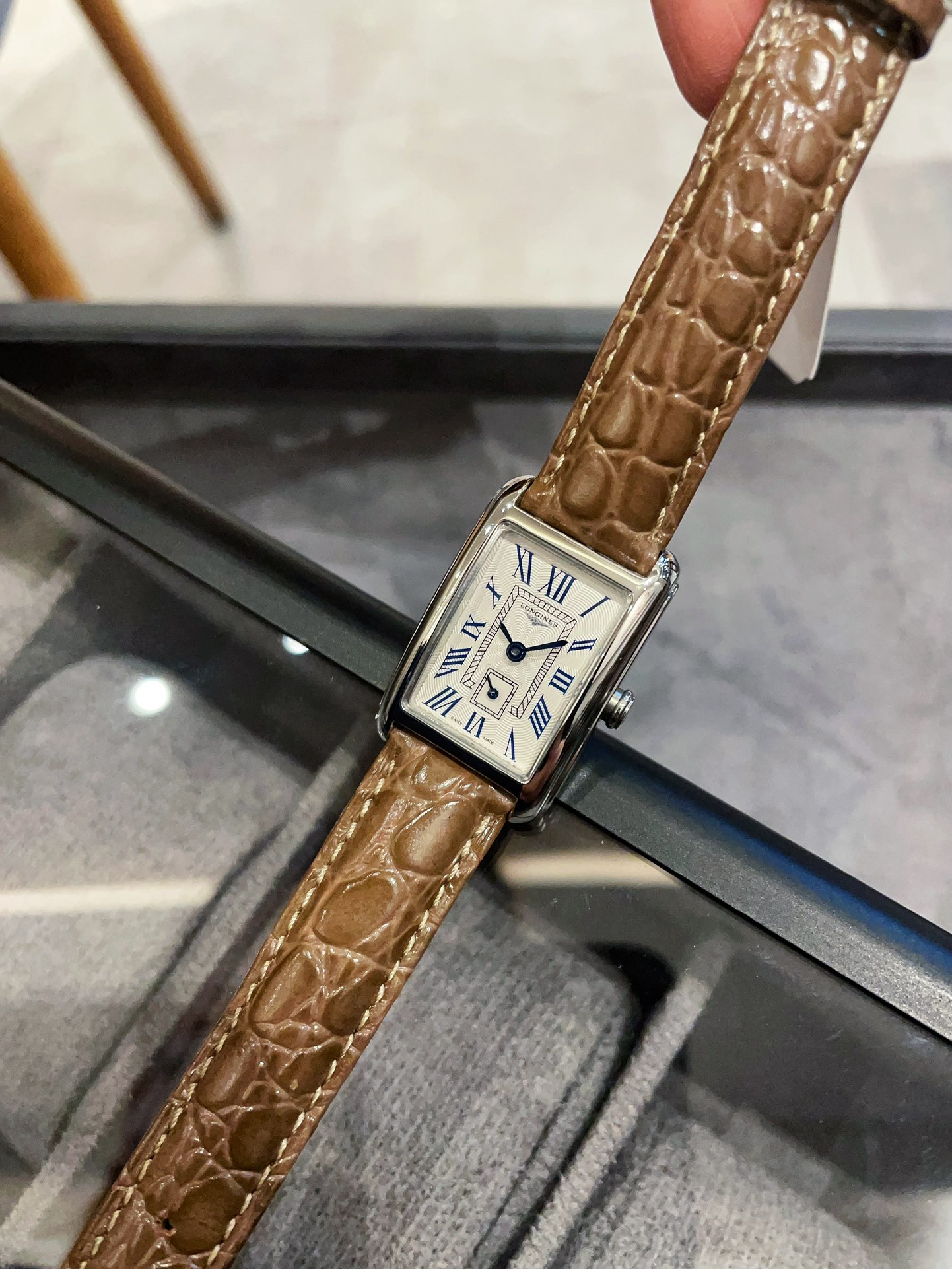 Longines DolceVita Silver rectangular case, white dial, black / brown / blue crocodile-pattern leather strap 18.9mm Women's Quartz