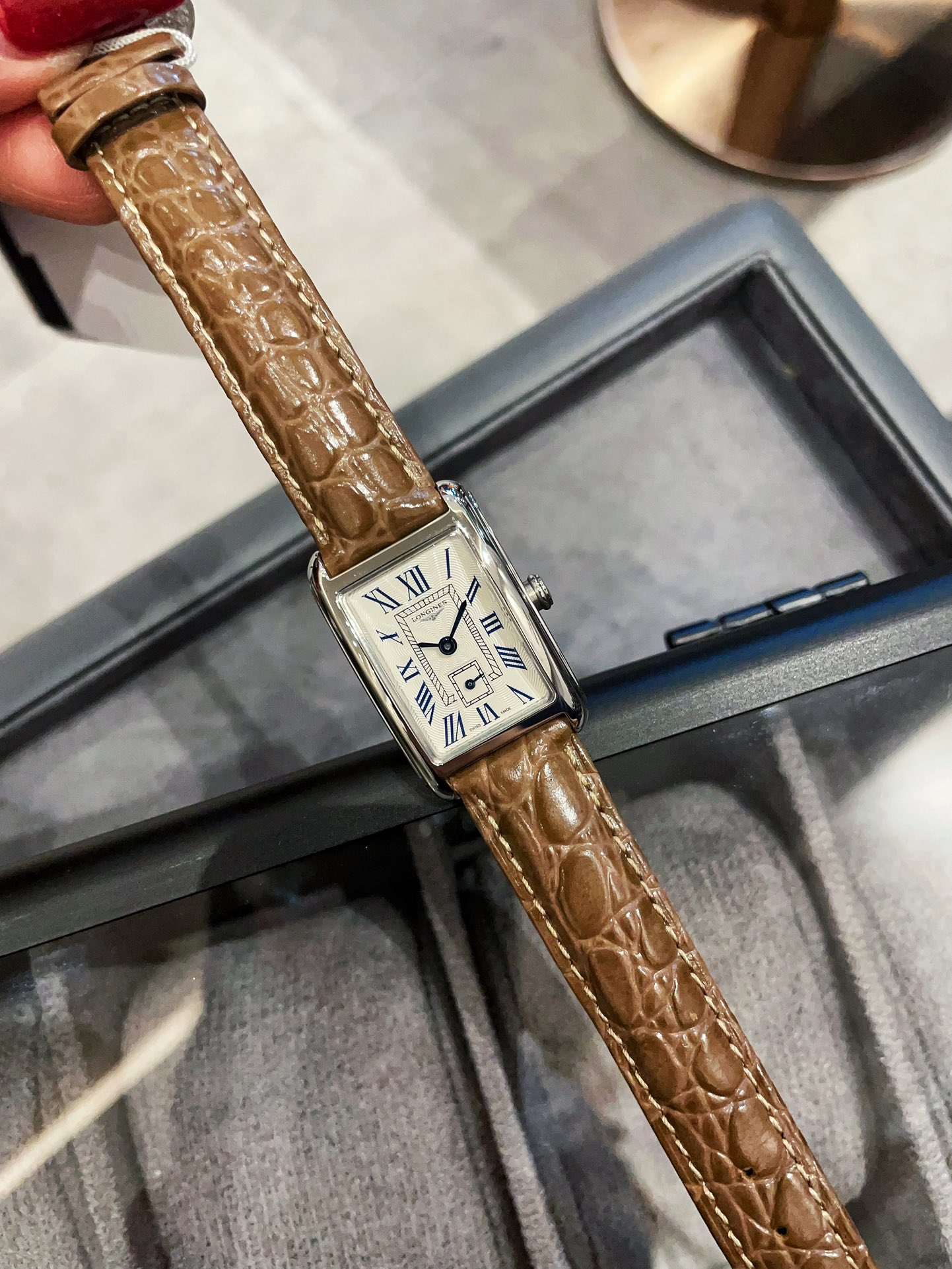 Longines DolceVita Silver rectangular case, white dial, black / brown / blue crocodile-pattern leather strap 18.9mm Women's Quartz