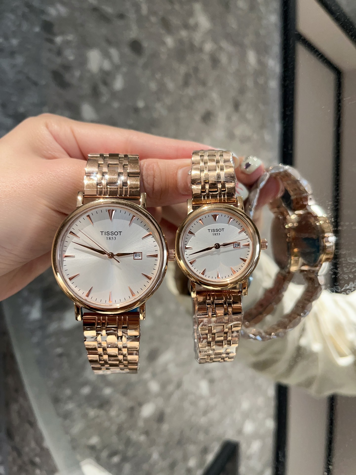 Tissot Couple Watch: White Steel Belt, Stone Core, 316L Steel, 40mm Men’s & 30mm Women’s. - 图片 2