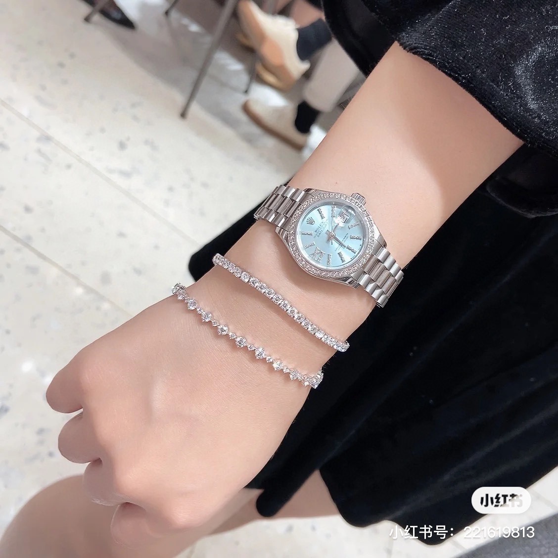 Luxury Women’s Watch: White 360 Gold, Classic Design with Steel Belts and Crystal Diamonds - 图片 4