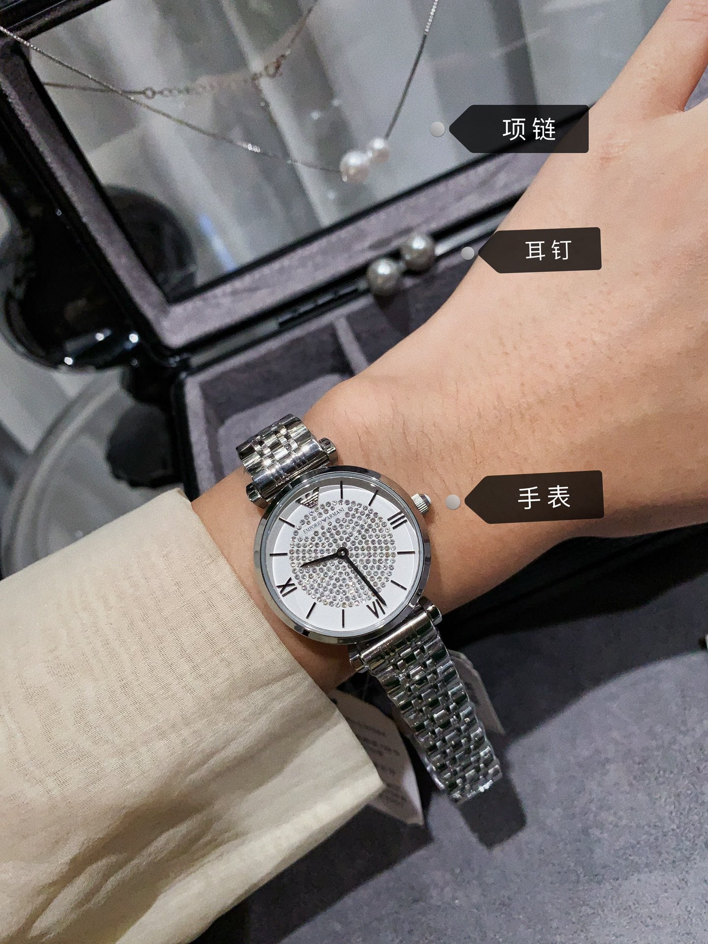 “Real Cash in Unsuitable Boxes: Armani Watch with Diamond” - 图片 9