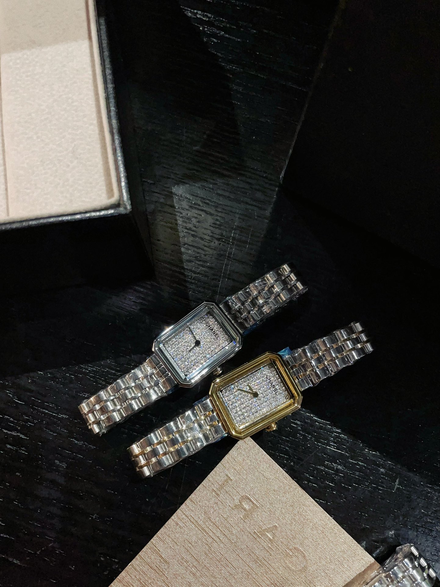 Exquisite Stone Watch Collection by Ms. Chanel: Perfect Timepieces with Unique Diamond Twigs. - 图片 4