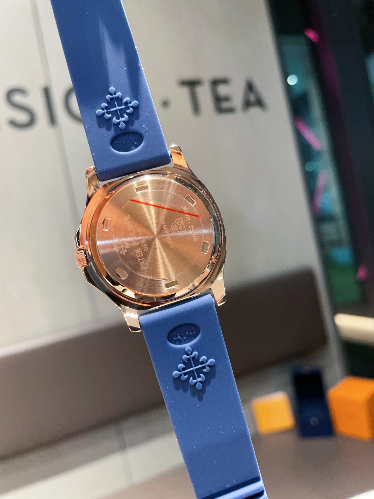 Patek Philippe Grenade Wrist Watch: Exclusive Launch with Glass Lens and Steel Hull - 图片 6