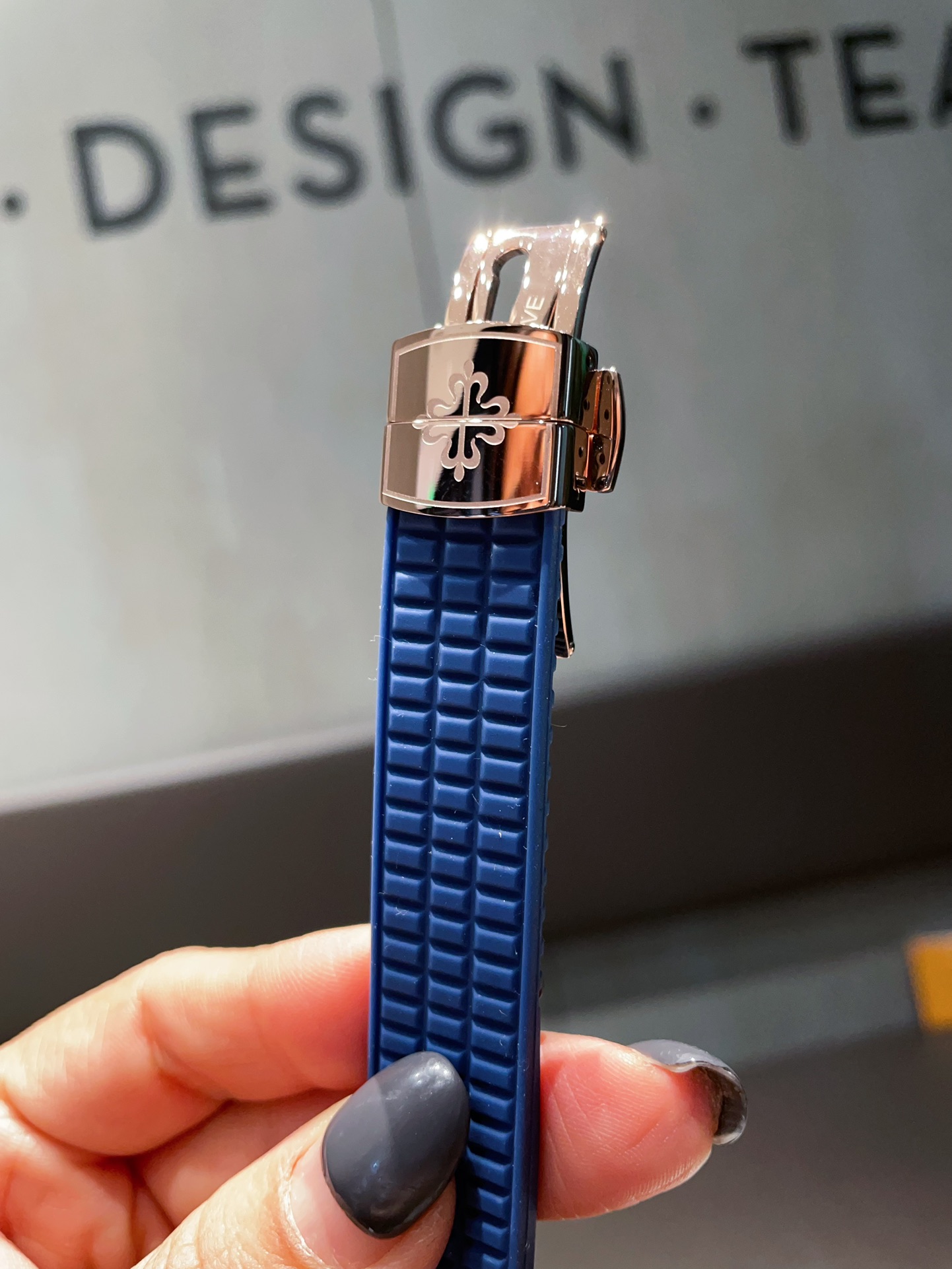 Patek Philippe Grenade Wrist Watch: Exclusive Launch with Glass Lens and Steel Hull - 图片 9