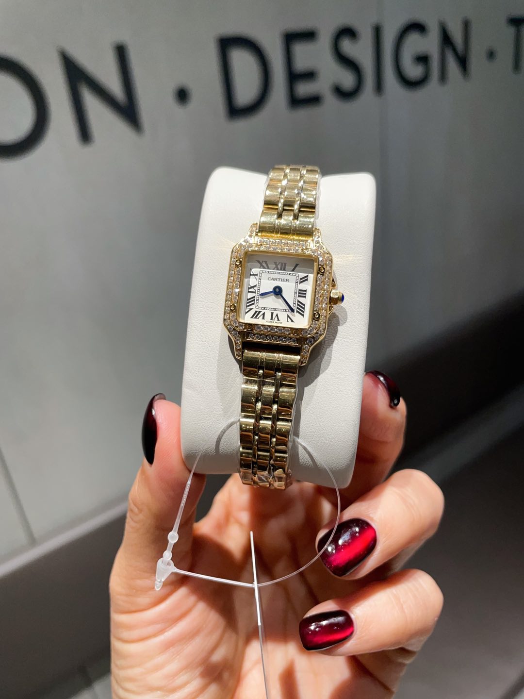 NO:394235,Cartier: Precise preparation, showing taste and texture, born towards beauty, walking towards light, cartier19860909卡地亚 精细的准备,显品味显质感, 向美而生,逐光而行,,cartier,Watch