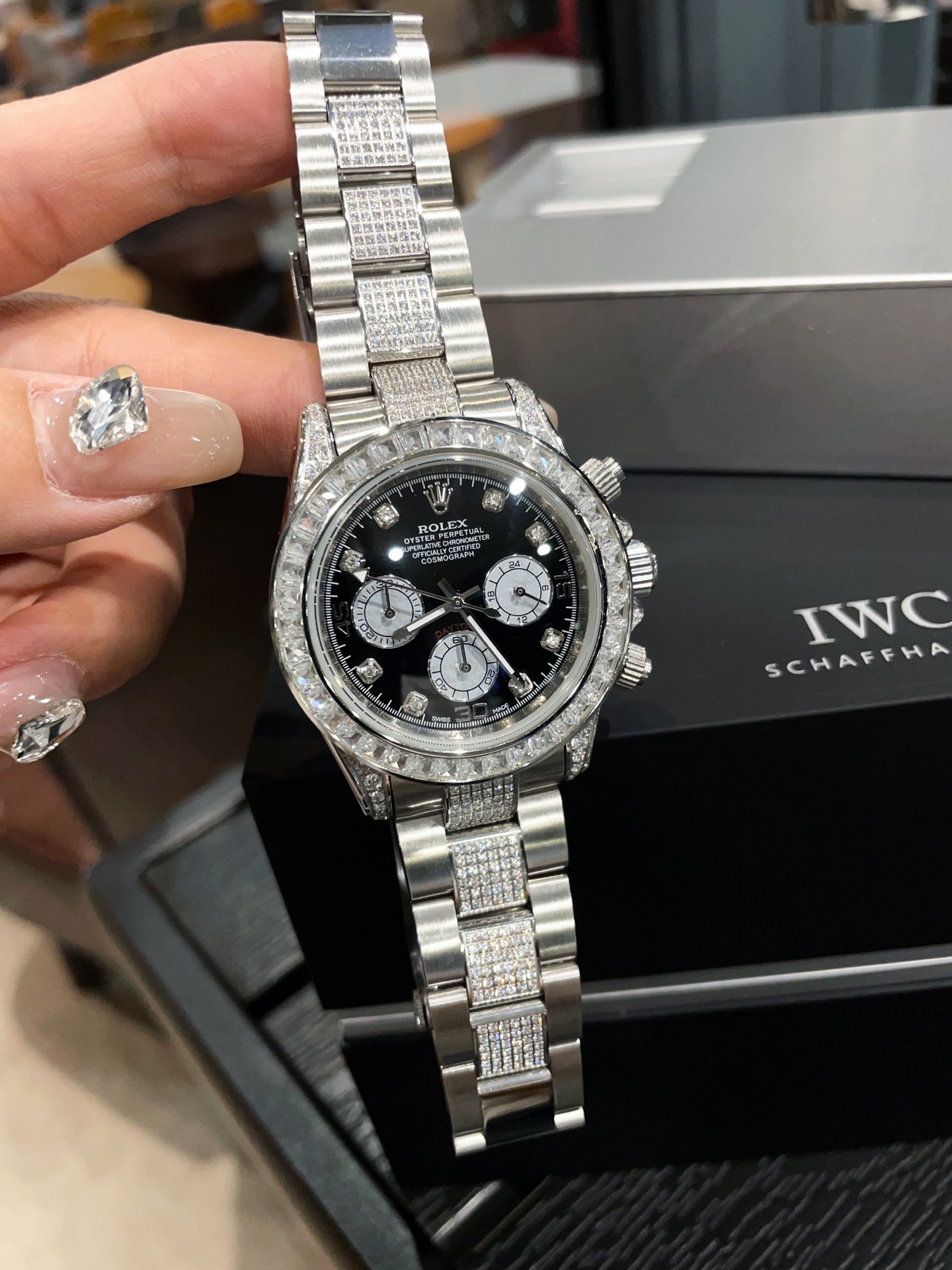 Rolex Rainbow Diton 770 Drilling Belt 900: Precious Stone Embedding Perfection - 图片 3