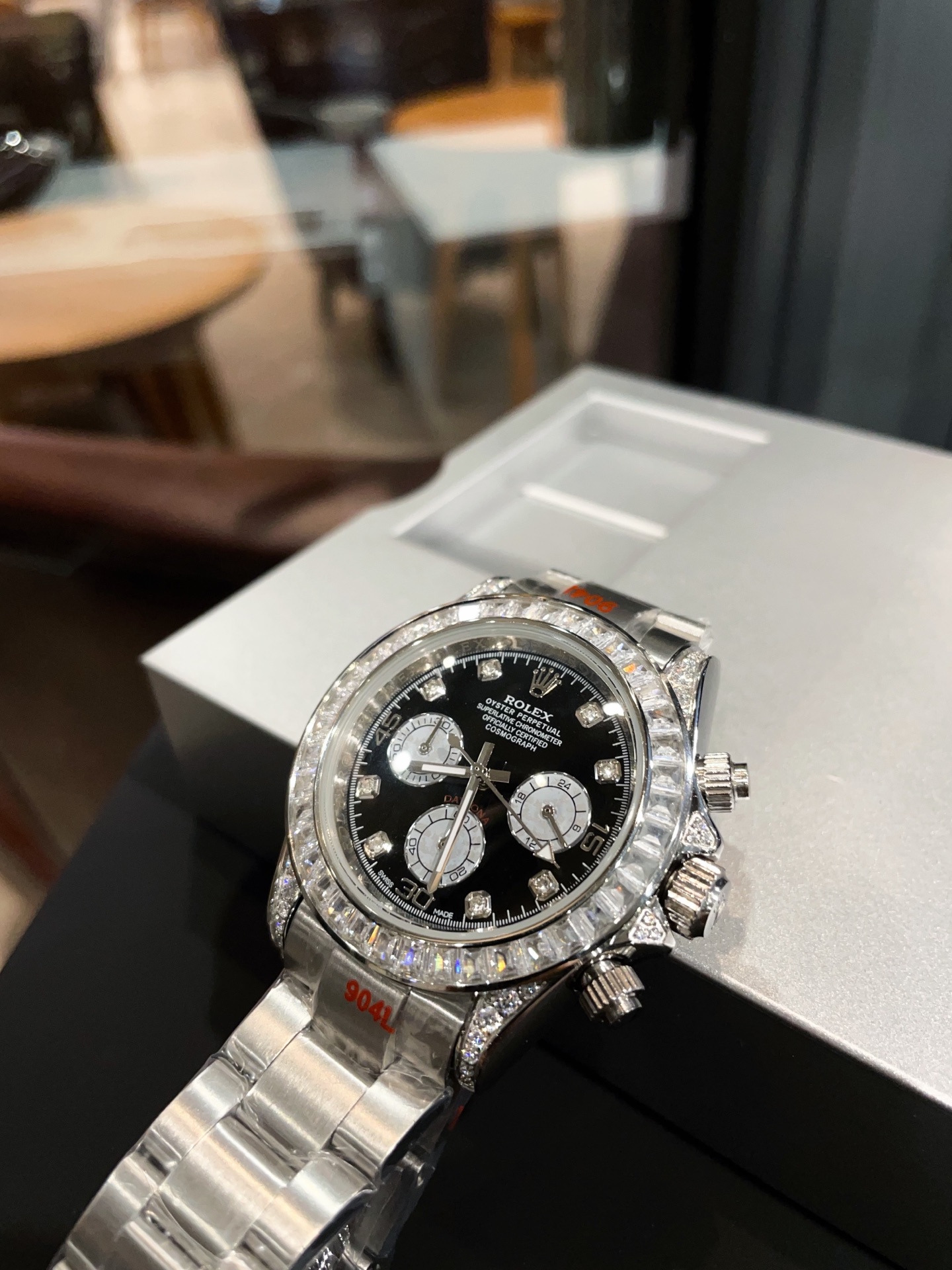 Rolex Rainbow Diton: 770 Gems, Rig 450 – Unique and Beautiful Timepiece - 图片 5
