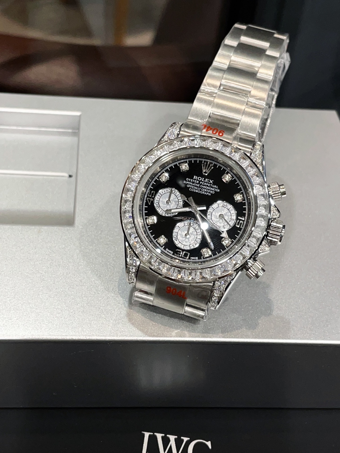 Rolex Rainbow Diton: 770 Gems, Rig 450 – Unique and Beautiful Timepiece - 图片 1