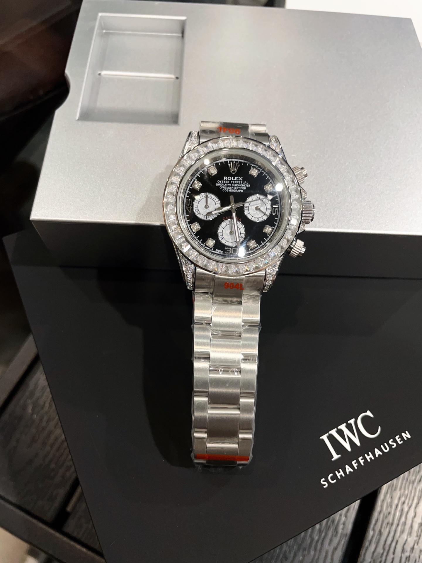 Rolex Rainbow Diton: 770 Gems, Rig 450 – Unique and Beautiful Timepiece - 图片 4