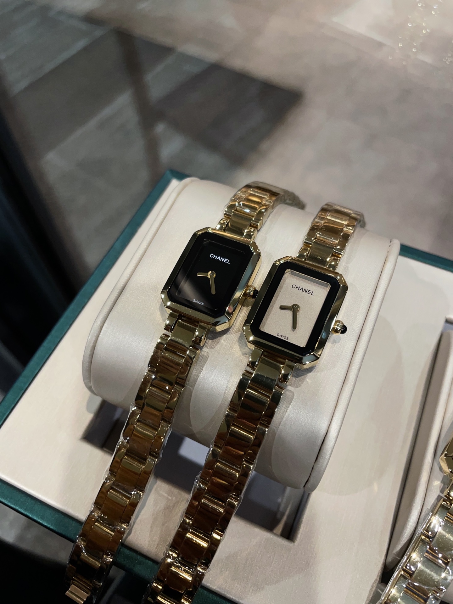 Chanel Premiere silver-tone case and bracelet, black dial 26mm Women's Quartz