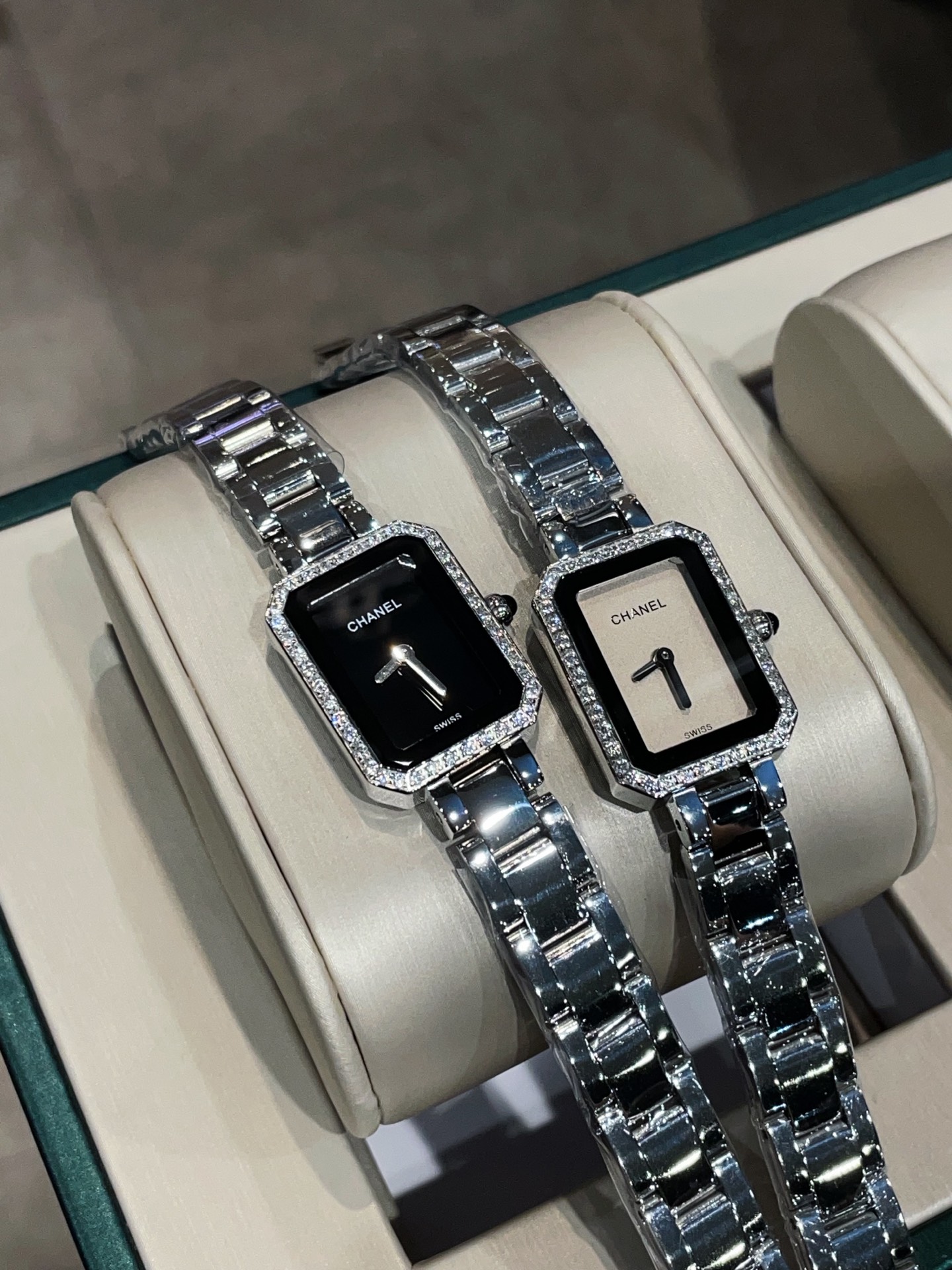 Chanel Première Rock Cassa in oro, lunetta con diamanti, quadrante nero/bianco, bracciale in oro 30 mm Quarzo da donna