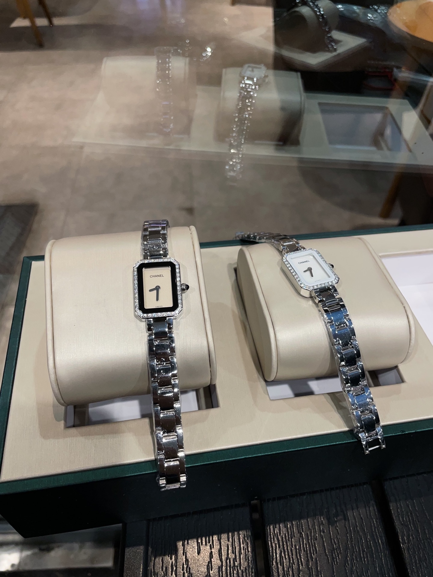 Chanel Première Rock Cassa in oro, lunetta con diamanti, quadrante nero/bianco, bracciale in oro 30 mm Quarzo da donna