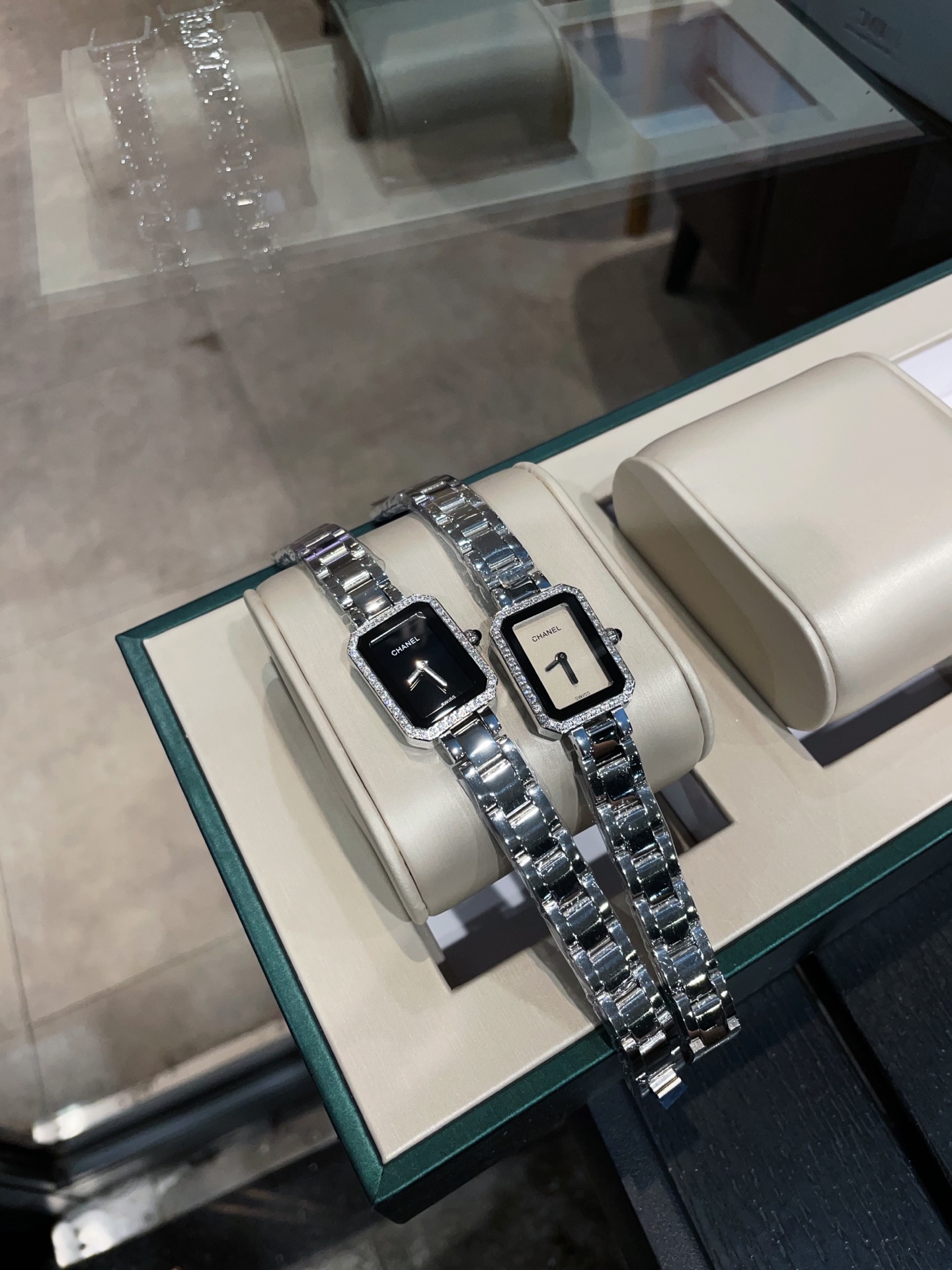 Chanel Première Rock Cassa in oro, lunetta con diamanti, quadrante nero/bianco, bracciale in oro 30 mm Quarzo da donna