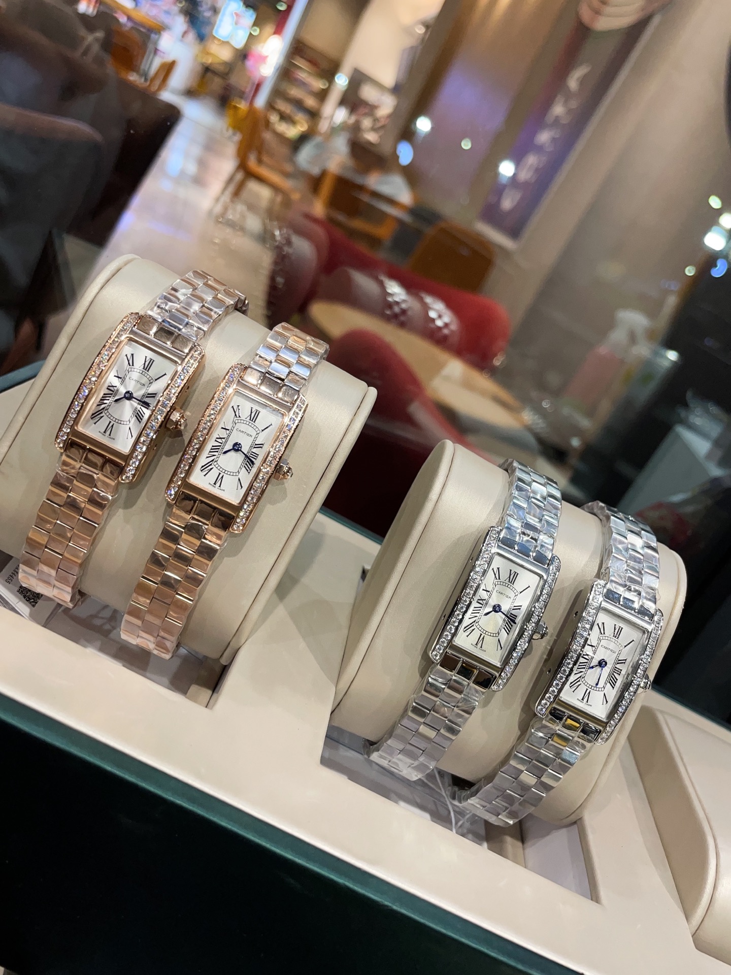 NO:393642,Platinum Diamond 20 Tank Américaine Watch (Cartier American Tank Series) Small and Medium Model, Imported Quartz Movement. 316L Steel Case, Tempered Crystal Mirror, Sword-shaped Blue Steel Pointer, Fish Scale Steel Band Three-section Steel Band 316L Steel Bracelet (Consistent with the original design) Case size Small Width 19mm Long 35mm, Cartier19860909白金 钻20 TankAméricaine腕表（卡地亚美国坦克系列）小中号表款,进口石英机芯.316L精钢表壳,钢化水晶镜面,剑形蓝钢指针,鱼鳞钢带 三节钢带 316L精钢表链（与原版设计吻合一致） 表壳尺寸小号 宽19mm 长35mm,,cartier,Watch