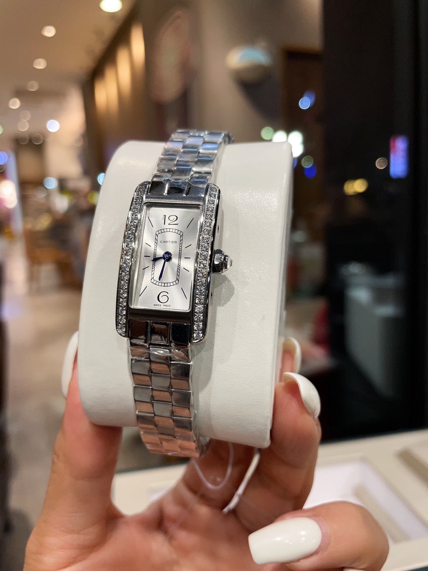 NO:393648,Platinum Diamond 20 Full Diamond Platinum 520 Tank Américaine Watch (Cartier American Tank Series) Small and medium-sized watch, imported quartz movement. 316L stainless steel case, tempered crystal mirror, sword-shaped blue steel pointer, fish scale steel belt, three-section steel belt 316L stainless steel bracelet (consistent with the original design) Case size small width 19mm long 35mm, cartier19860909白金 钻20  满钻白金520 TankAméricaine腕表（卡地亚美国坦克系列）小中号表款,进口石英机芯.316L精钢表壳,钢化水晶镜面,剑形蓝钢指针,鱼鳞钢带 三节钢带 316L精钢表链（与原版设计吻合一致） 表壳尺寸小号 宽19mm 长35mm,,cartier,Watch