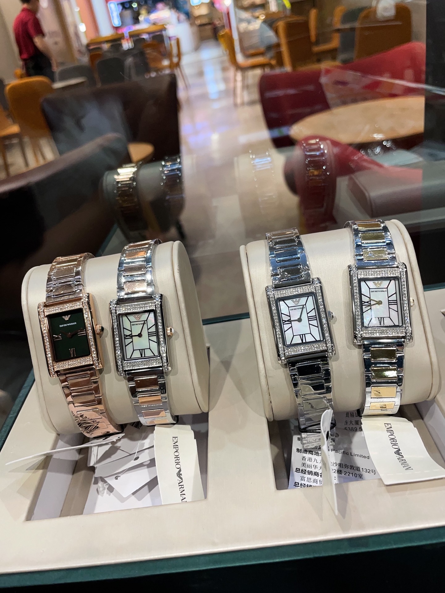 NO:393650,White gold original single Armani ARMANI women's watch model ar11625 case stainless steel watch mirror mineral reinforced glass strap stainless steel (width 16mm) size 32*6.4mm simple double needle visual refreshing feeling, crystal surrounds, luster flowing. The white mosaic dial still interprets and is still aesthetic, dazzling and charming.,,armani,armani19860909白 金 原单阿玛尼ARMANI女表 型号ar11625 表壳精钢 表镜矿物质强化玻璃 表带精钢（宽度16mm） 尺寸32*6.4mm 简洁双针 视觉清爽感,晶石环绕,光泽流转.莹润白贝母表盘 诠释依然美学 璀璨迷人.,,armani,armani,Watch