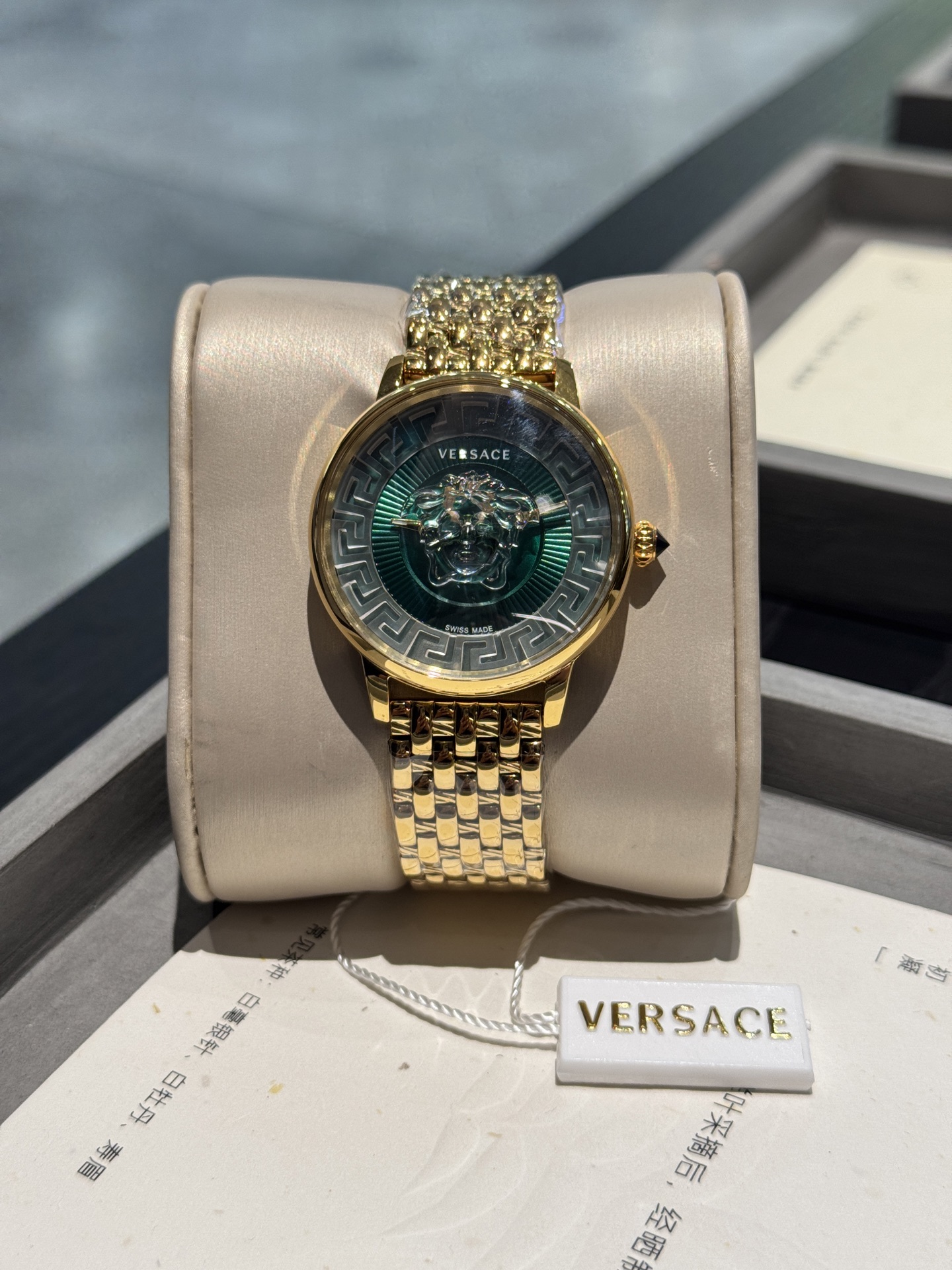 Reloj Versace Medusa Alchemy de 38 mm con Diseño Tridimensional
