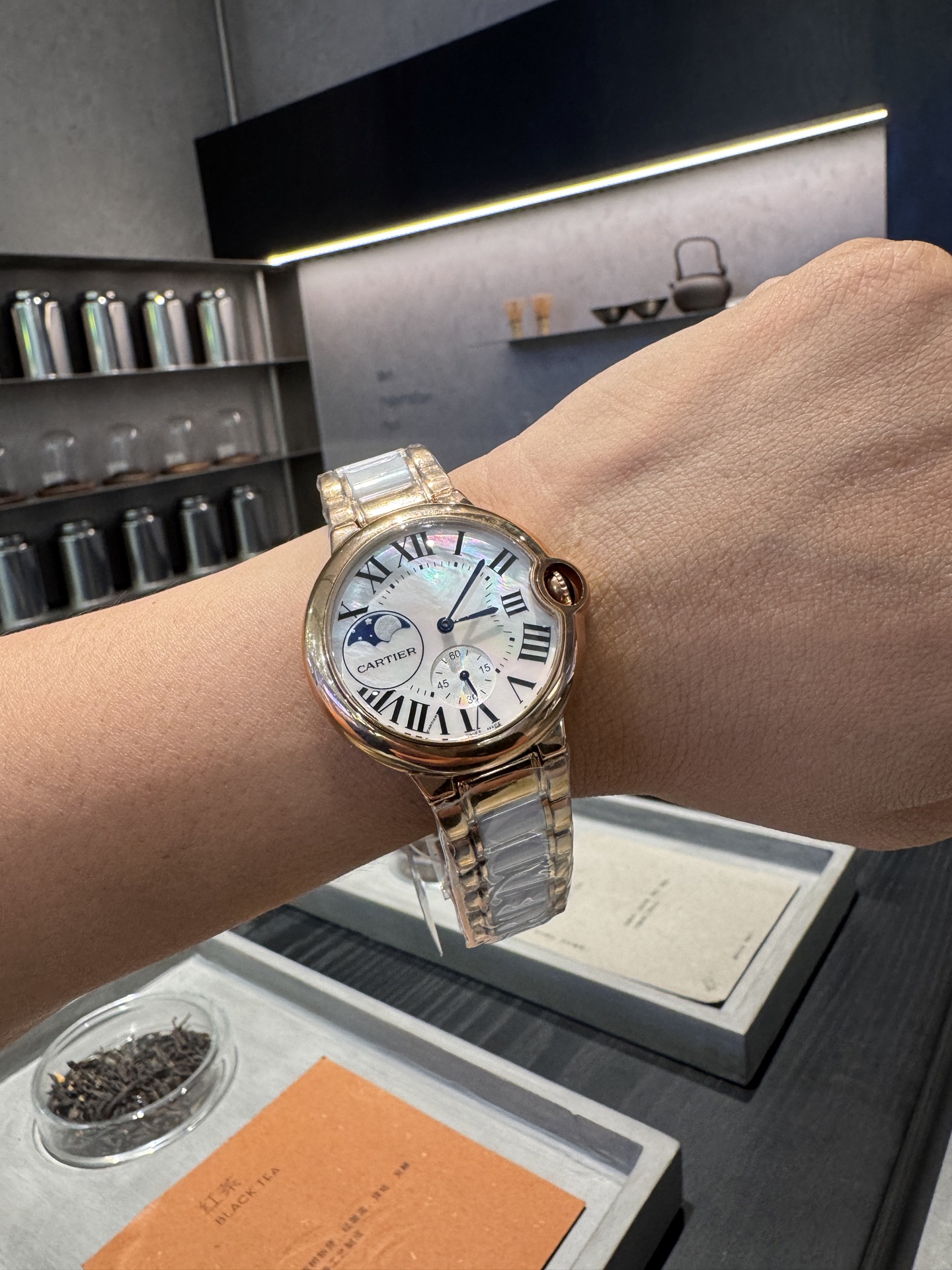 Cartier Ballon Bleu de Cartier Moon Phase lunetta della cassa in oro rosa, quadrante guilloché argento, bracciale in oro rosa e bianco 36 mm Automatico da donna