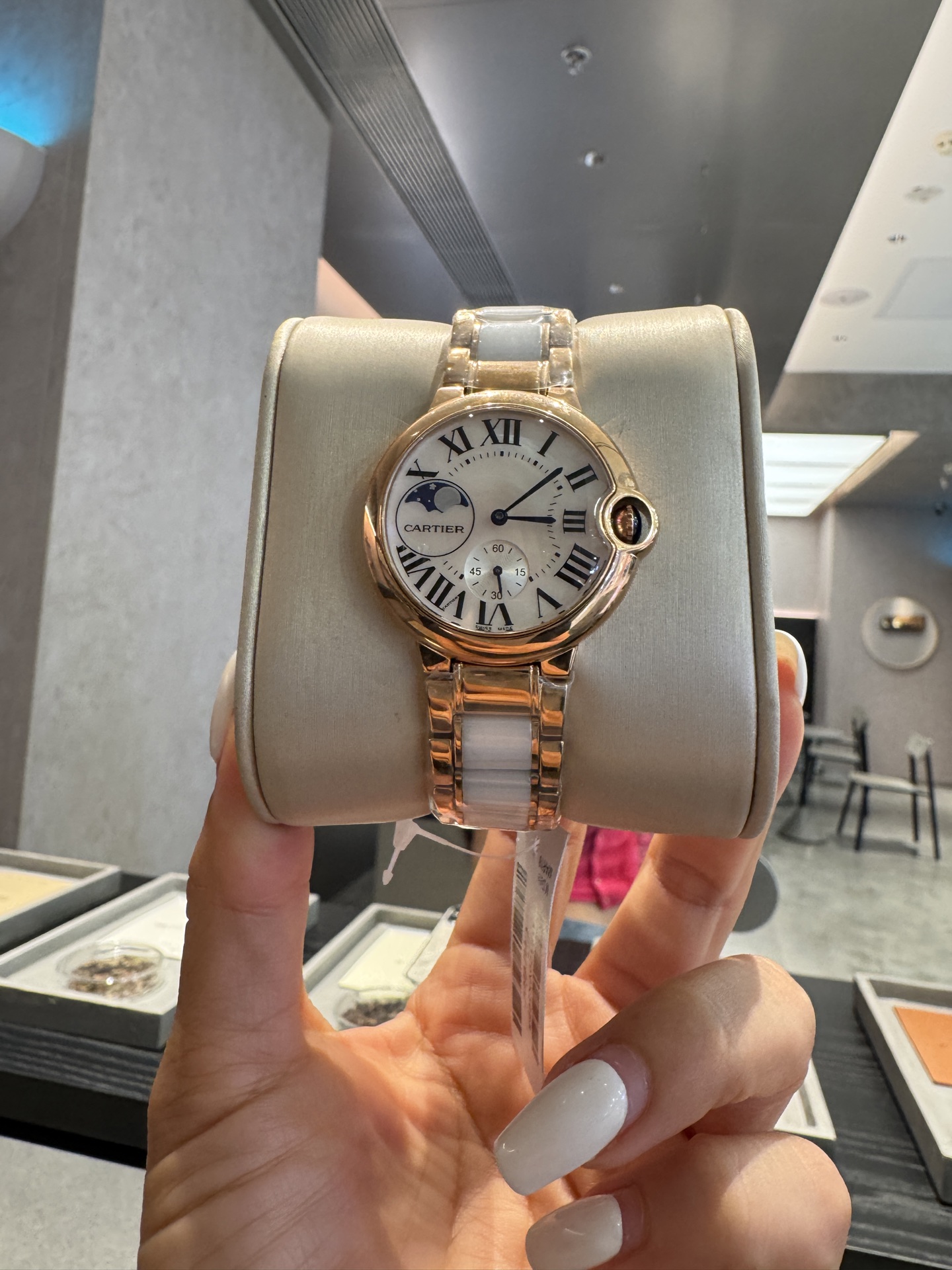 Cartier Ballon Bleu de Cartier Moon Phase lunetta della cassa in oro rosa, quadrante guilloché argento, bracciale in oro rosa e bianco 36 mm Automatico da donna