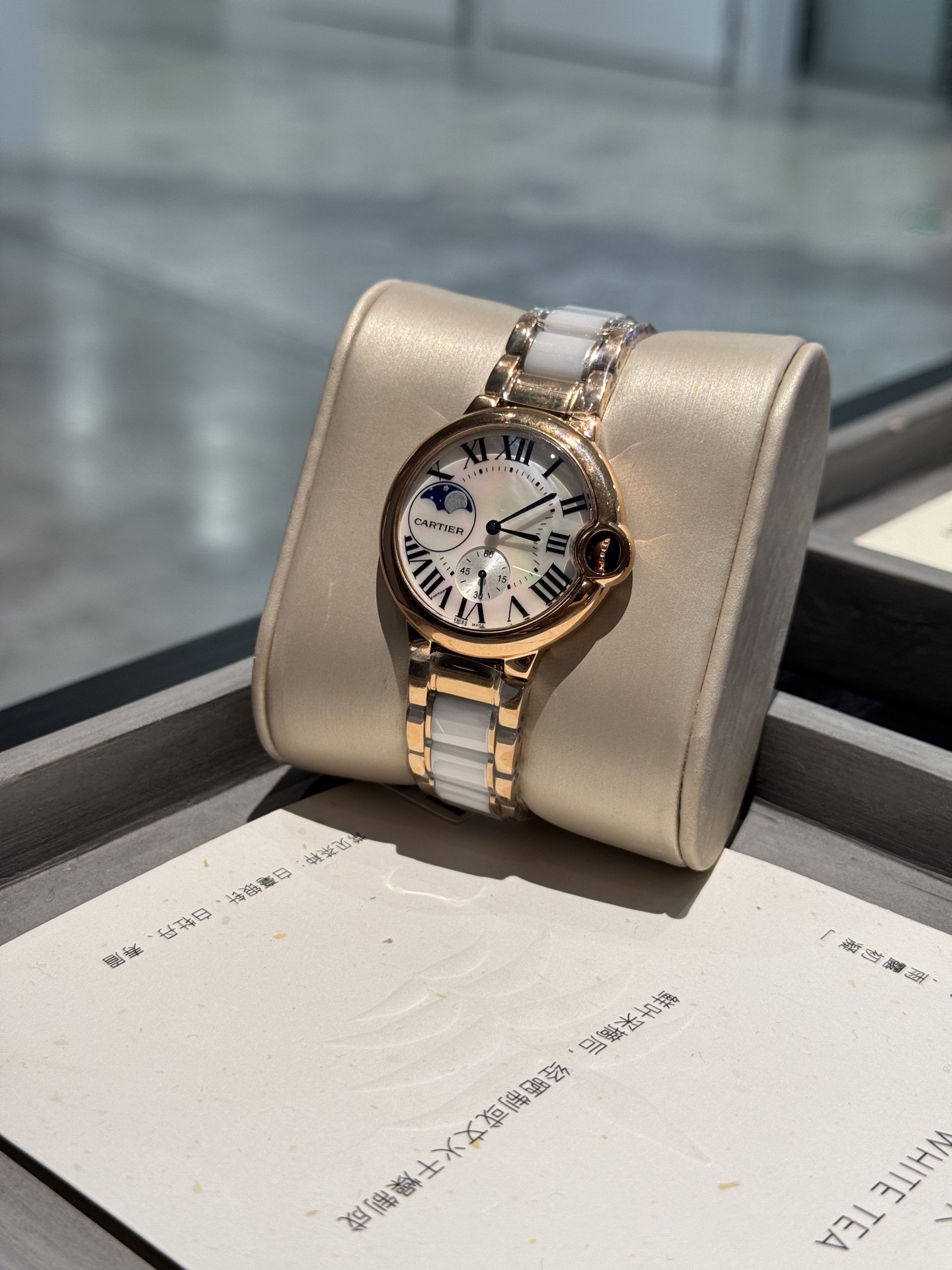 Cartier Ballon Bleu de Cartier Moon Phase lunetta della cassa in oro rosa, quadrante guilloché argento, bracciale in oro rosa e bianco 36 mm Automatico da donna