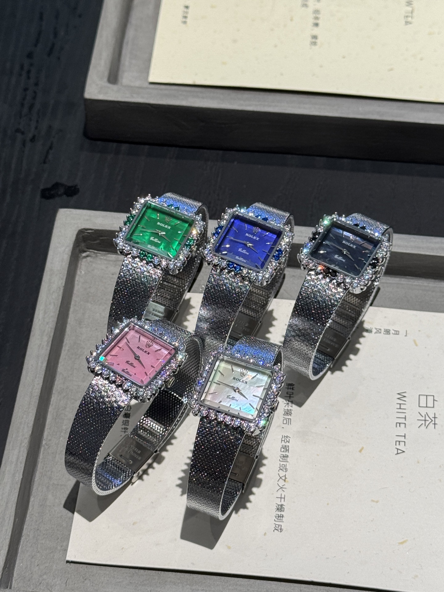 批💰300 Rolex vintage 时光沉淀的美💫绽放在70年代的太阳花，宝藏古董劳力士太惊艳，普通腕表随潮流褪色，劳力士随岁月增值，早期的设计，今日仍是巅峰。劳力士从未过时，只因真正的传奇无需迭代。尽显奢华与尊贵，让人眼前一亮。27✖️33mm