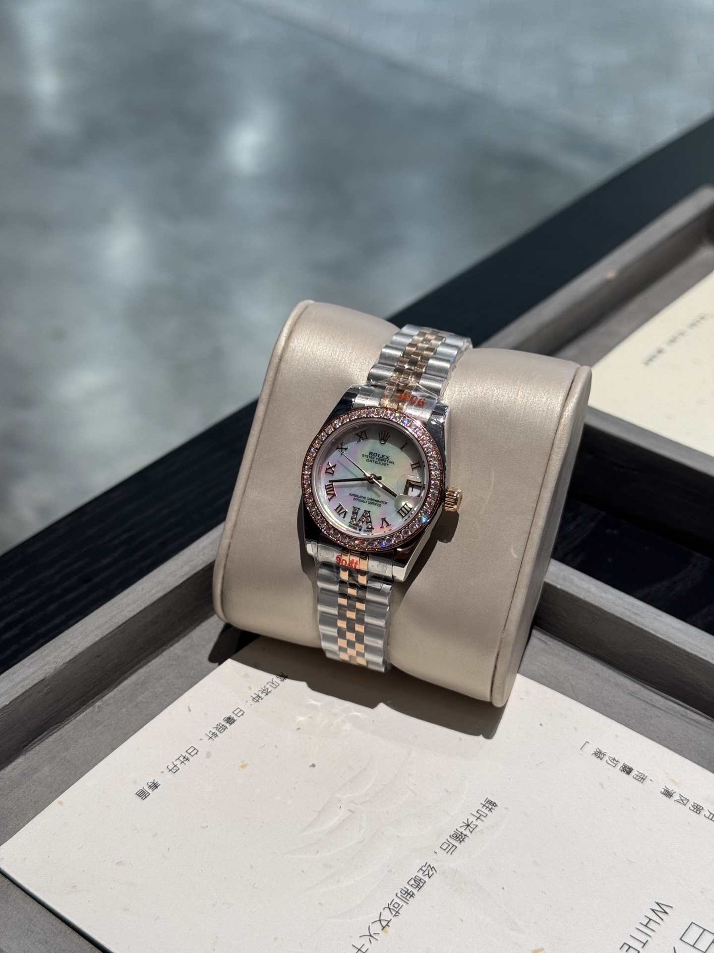 Elegant 31mm Women’s Watch with Steel Belts and Crystal Diamonds - 图片 8