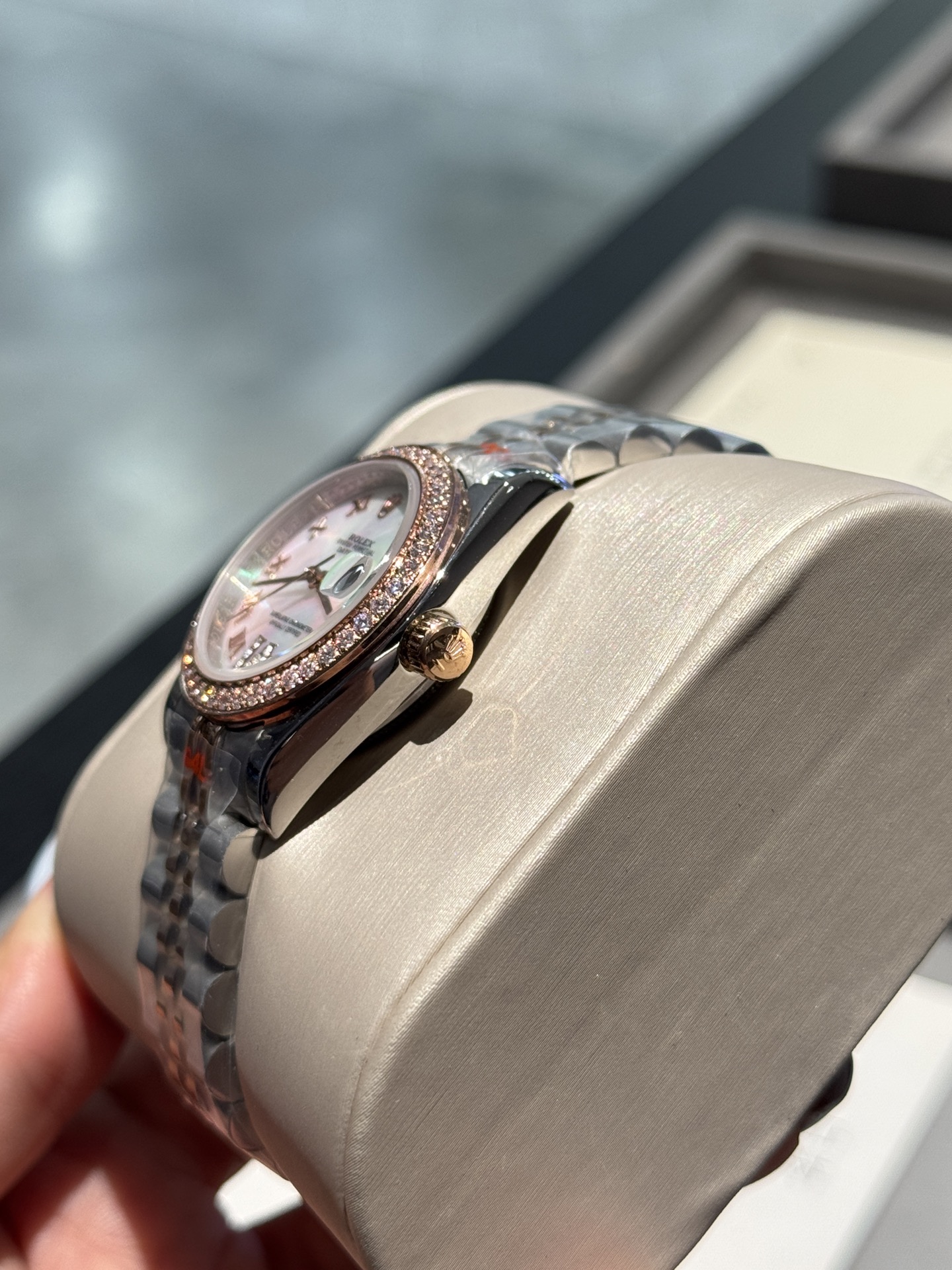 Elegant 31mm Women’s Watch with Steel Belts and Crystal Diamonds - 图片 7