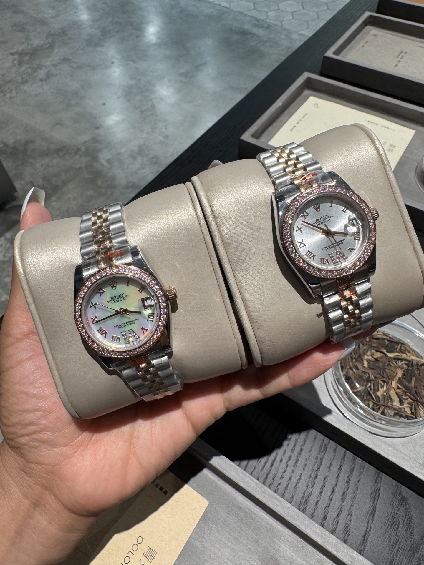 Elegant 31mm Women’s Watch with Steel Belts and Crystal Diamonds - 图片 2