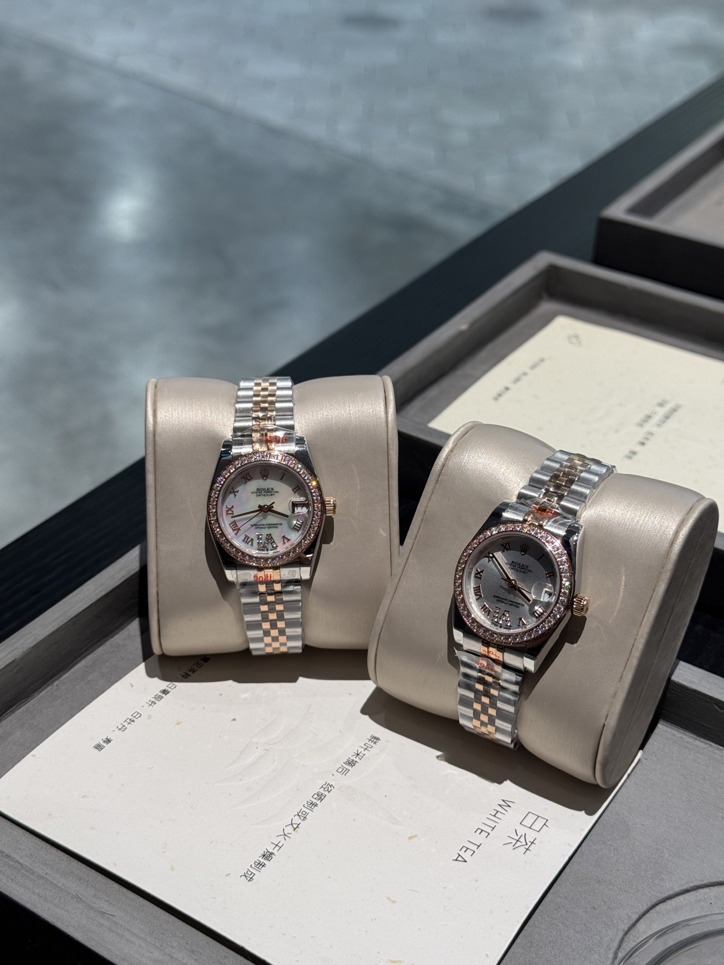 Elegant 31mm Women’s Watch with Steel Belts and Crystal Diamonds