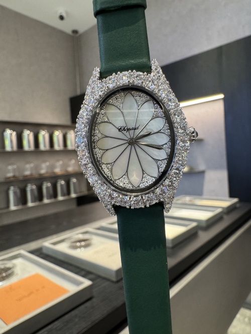 Chopard L'Heure du Diamant Watch - Diamond-Adorned, Green Strap, Elegant Design 1 Chopard L'Heure du Diamant Watch - Diamond-Adorned, Green Strap, Elegant Design