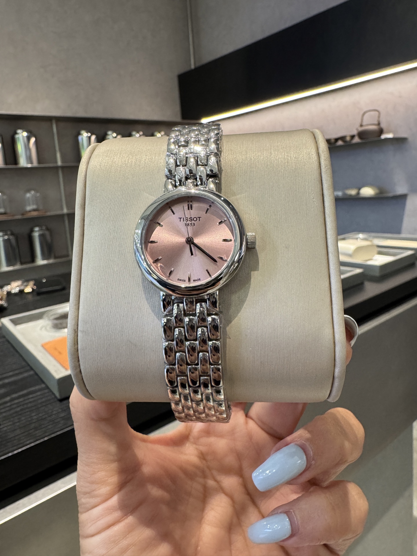 NO:394266,White diamond exclusive new style!  Tissot Little Cute Quartz Women's Watch, this series of watches is dazzling and shows its luxury with its compact and gorgeous feminine round case. The strap can be worn loose as jewelry, making you shine with charming light. The watch interprets the word 'cute' and exudes irresistible charm. All rose gold shell/pure steel color fixed color is available. 316 steel strap, dial diameter is 27mm, IP electric steel strap is in stock. Imported quartz movement, good quality, welcome to place an order!  ,tissot19860909白枚钻 年独家新款！ 天梭小可爱系列石英女表,该系列腕表绚丽夺目,以小巧华丽的女性化圆形表壳彰显华贵.表带可作为首饰宽松的进行佩戴,令您闪耀迷人光芒,该表诠释了“可爱”一词,同时散发着无法抵抗的魅力.全玫瑰金壳/纯钢色定色可选.316钢表带,表盘直径为27mm,IP电钢带款现货.进口石英机芯,好品质,欢迎下单！,,tissot,Watch