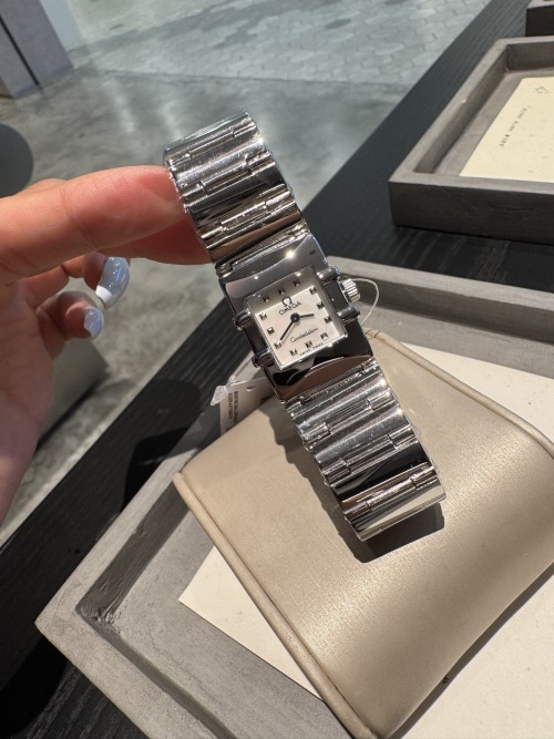 OMEGA Constellation Retro Women's Watch - Square Dial, Diamond Bezel, Steel Band 1 OMEGA Constellation Retro Women's Watch - Square Dial, Diamond Bezel, Steel Band