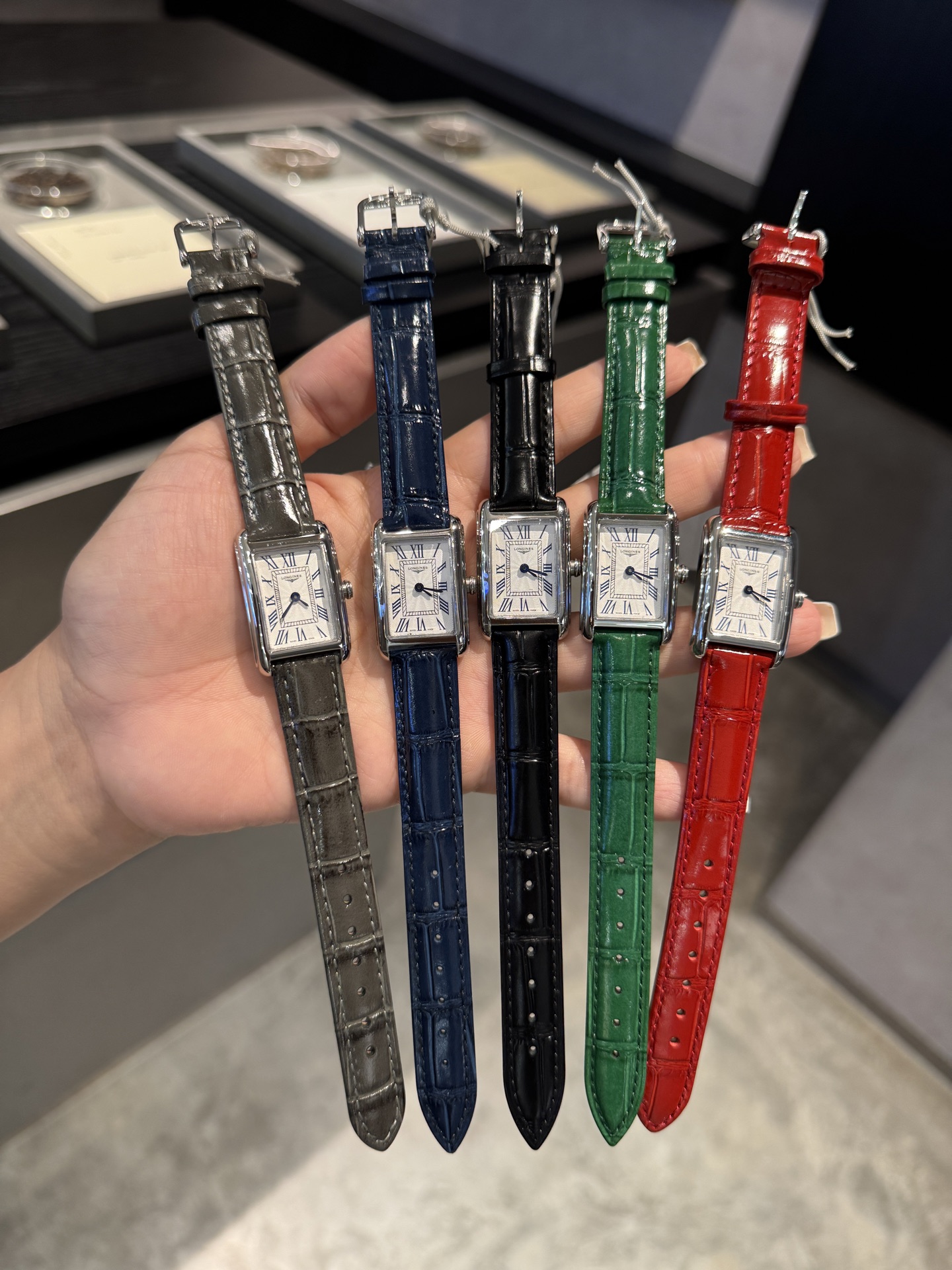 Longines DolceVita Montre Femme, Bracelet en Cuir, Cadran Argenté