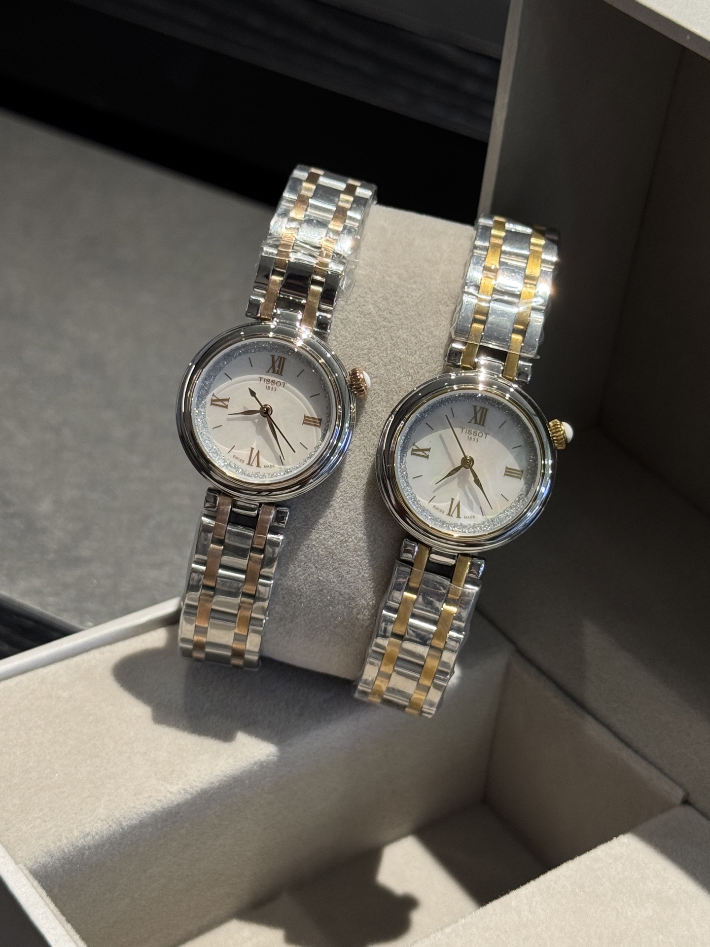 NO:385223,Recommended Tissot T152 model - the latest model of the hottest little beauty on the Internet, the latest imported quartz movement, a glance at the new product of a thousand years, wore a personality, 12 o'clock diamonds in the dial, extraordinary beauty, excellent use, the real thing is better, please be sure of the quality.,,tissot19860909爆款推荐天梭T152型号 —最新款火爆全网的小美人最最最新款出货啦进口石英机芯 一眼万年新品歪表冠戴出个性 12点位表盘内钻石 超凡脱俗的美 上手绝绝子,实物更好看请认准品质.,,tissot,Watch