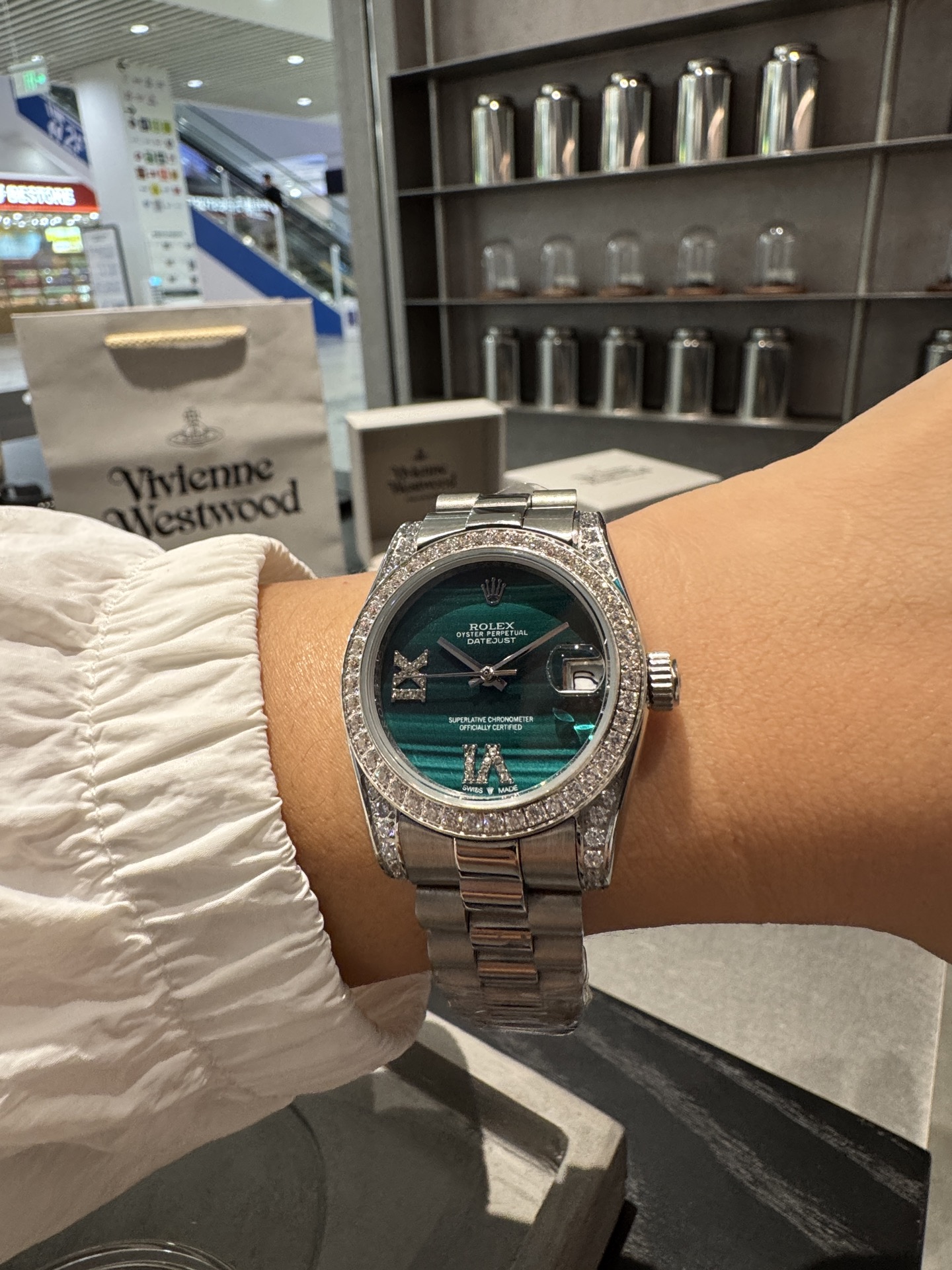 Rolex Datejust Emerald Green Dial Ladies Watch with Swarovski Crystal Accents 6 i1755668345553 6024 0 4