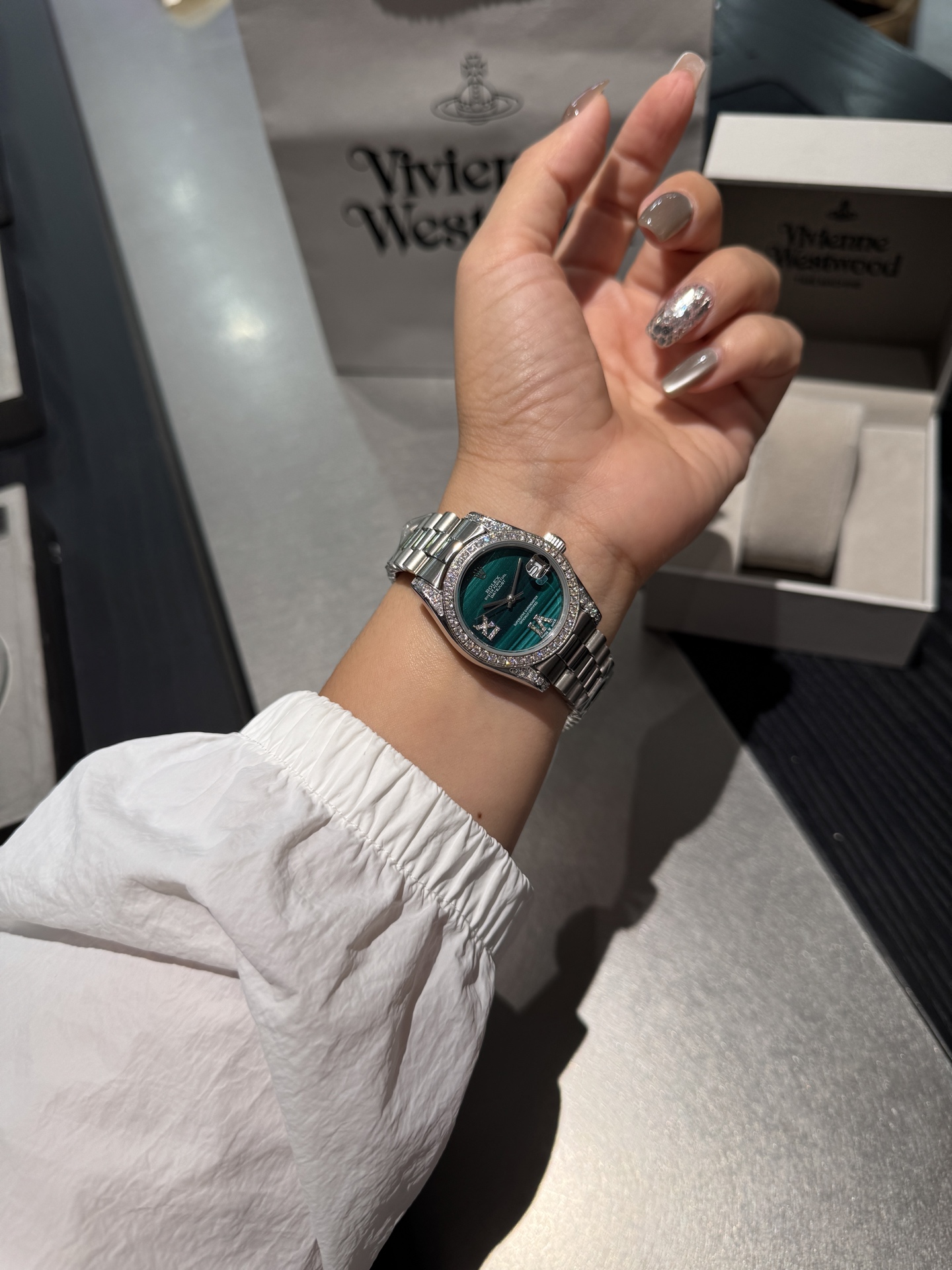 Rolex Datejust Emerald Green Dial Ladies Watch with Swarovski Crystal Accents 10 i1755668345766 2058 0 8