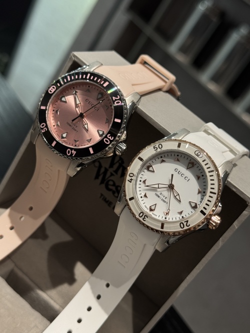 Gucci Dive Watch, 40mm Pink Dial with Rubber Strap, Quartz Movement 1 Gucci Dive Watch, 40mm Pink Dial with Rubber Strap, Quartz Movement