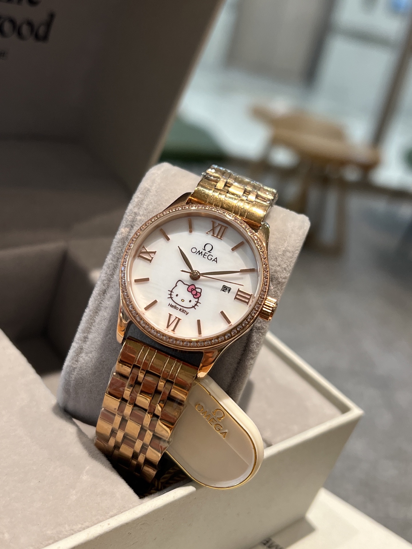Orologio Omega Hello Kitty al quarzo da donna, cassa e bracciale oro/argento, quadrante bianco 34 mm al quarzo da donna