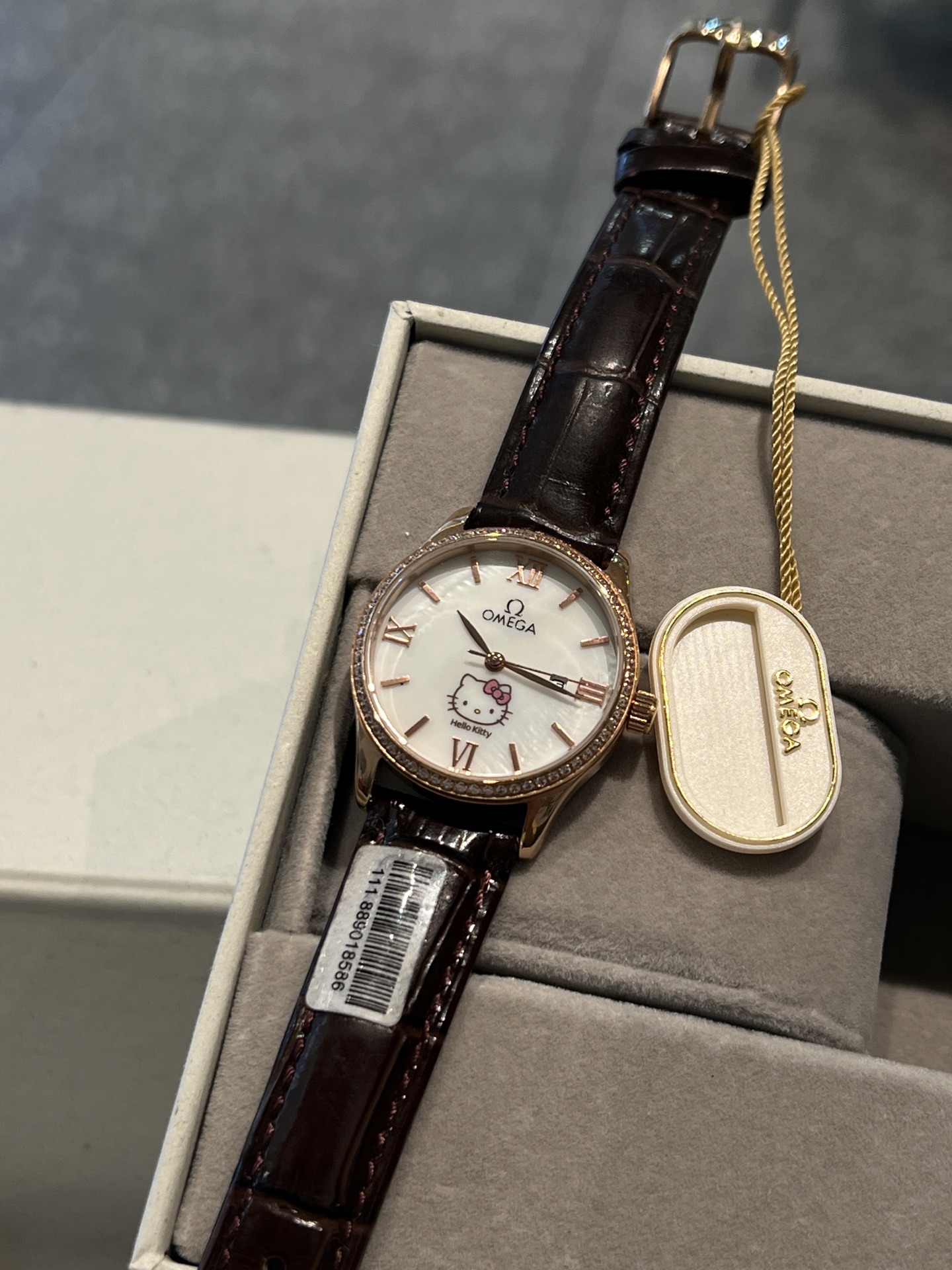 Omega De Ville Prestige Hello Kitty Dial silver or rose gold case, white dial, black or brown leather strap 34mm Women's Quartz