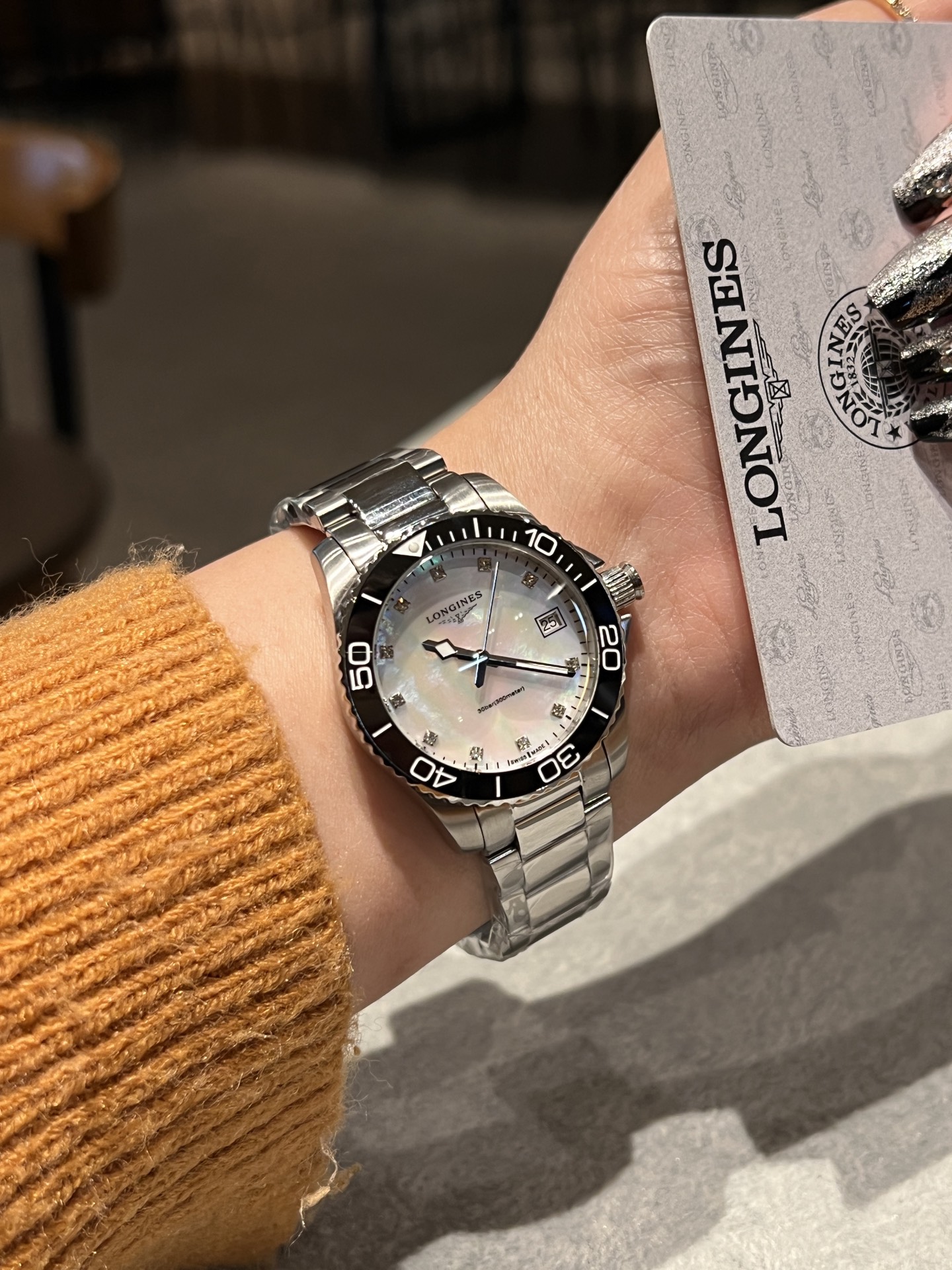 NO:662763,Quartz New Product Recommendation!  The Concas for girls is here. The new Concas is equipped with a custom-made ceramic ring with a movement ring imported from Japan. The new women's watch size is 32 - an exciting offer of three sizes in one (look for the exclusive code 55199078). The Longines Concas Joy series is 32mm in size for women. It is made of 316 stainless steel and is made of brushed and polished materials with CNC craftsmanship to create a smooth and full texture. It is equipped with a sapphire glass mirror, which is ultra-clear, anti-scratch and non-blue.  The original folding clasp is decorated with brand logo craftsmanship and has delicate lines and clear lines. Sunshine sports and elegant business style, suitable for daily wear, easy to control for workplace commuting and parties, off white, longines19860909石英 新品推荐！属于女生的康卡斯来啦新款康卡斯悦动搭配日本进口机芯圈口定制陶瓷圈,全新女表尺寸32 ——令人心动的offer三码合一(认准独家编码55199078） 浪琴康卡斯悦动系列 女装32mm尺寸,316精钢材质,CNC精工艺打造拉丝抛光处理过渡流畅质感拉满, 装配蓝宝石玻璃镜面,超清防刮不泛青 原装折叠式表扣饰以品牌标志工艺细腻纹路清晰 阳光运动兼具优雅商务风格,适合日常佩戴,职场通勤和聚会轻松驾驭,,off white,longines,Watch