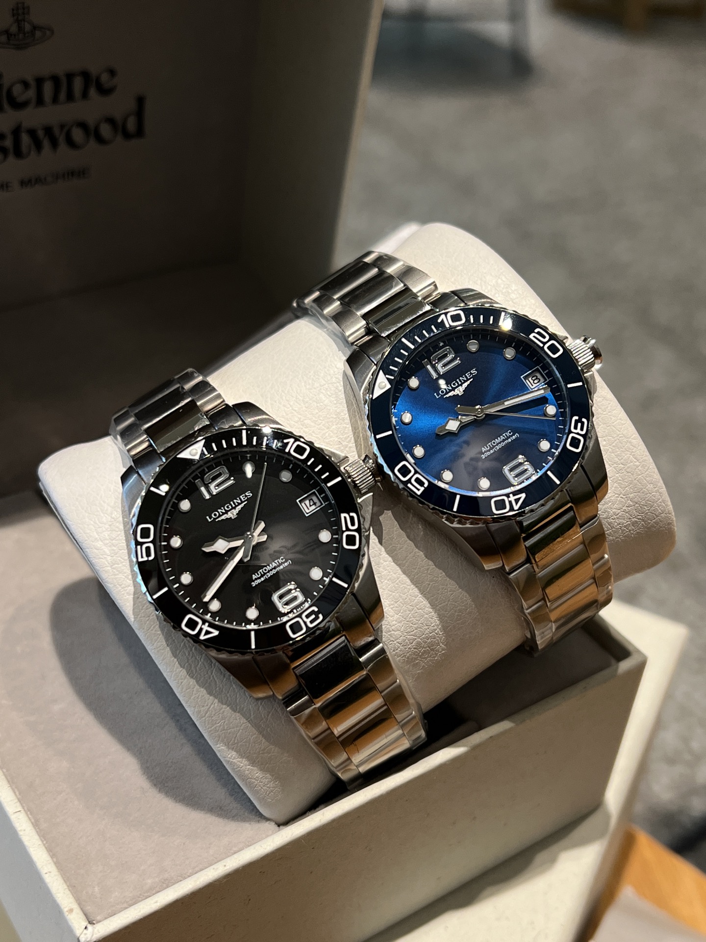 NO:662766,Machinery New Product Recommendations!  The Concas for girls is here. The new Concas is equipped with a custom-made ceramic ring with a movement ring imported from Japan. The new women's watch size is 32 - an exciting offer of three sizes in one (look for the exclusive code 55199078). The Longines Concas Joy series is 32mm in size for women. It is made of 316 stainless steel and is made of brushed and polished materials with CNC craftsmanship to create a smooth and full texture. It is equipped with a sapphire glass mirror, which is ultra-clear, anti-scratch and non-blue.  The original folding clasp is decorated with brand logo craftsmanship and has delicate lines and clear lines. Sunshine sports and elegant business style, suitable for daily wear, easy to control for workplace commuting and parties, off white, longines19860909机械 新品推荐！属于女生的康卡斯来啦新款康卡斯悦动搭配日本进口机芯圈口定制陶瓷圈,全新女表尺寸32 ——令人心动的offer三码合一(认准独家编码55199078） 浪琴康卡斯悦动系列 女装32mm尺寸,316精钢材质,CNC精工艺打造拉丝抛光处理过渡流畅质感拉满, 装配蓝宝石玻璃镜面,超清防刮不泛青 原装折叠式表扣饰以品牌标志工艺细腻纹路清晰 阳光运动兼具优雅商务风格,适合日常佩戴,职场通勤和聚会轻松驾驭,,off white,longines,Watch