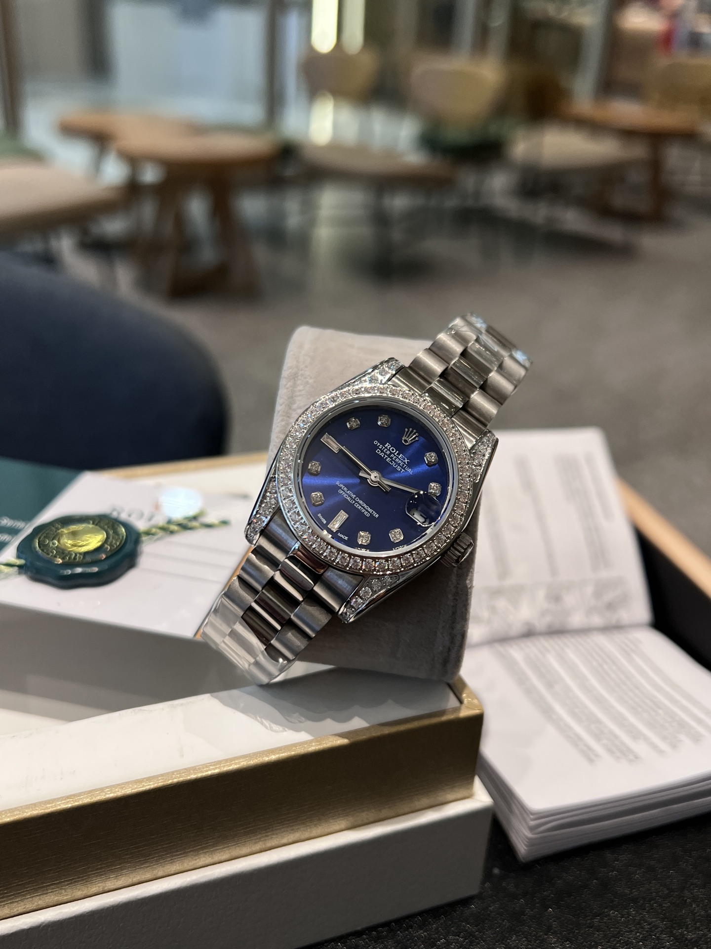 💰白480 金500
劳力士 日志 系列经典女款 实芯钢带-原装压扣  进口机芯 小红书火爆推荐 设计显出独特高贵优雅女神气质！316精钢表壳搭配施华洛世奇水晶钻石，纯手工镶嵌而成，女性气质，高端大气，不显浮华的风格广受成功人士喜爱，逐渐深刻人心，并备受各界女士推重。工艺精湛，糅合尊贵、典雅和独特气质于一身 尺寸31mm🧚‍♀️🧚‍♀️🧚‍♀️