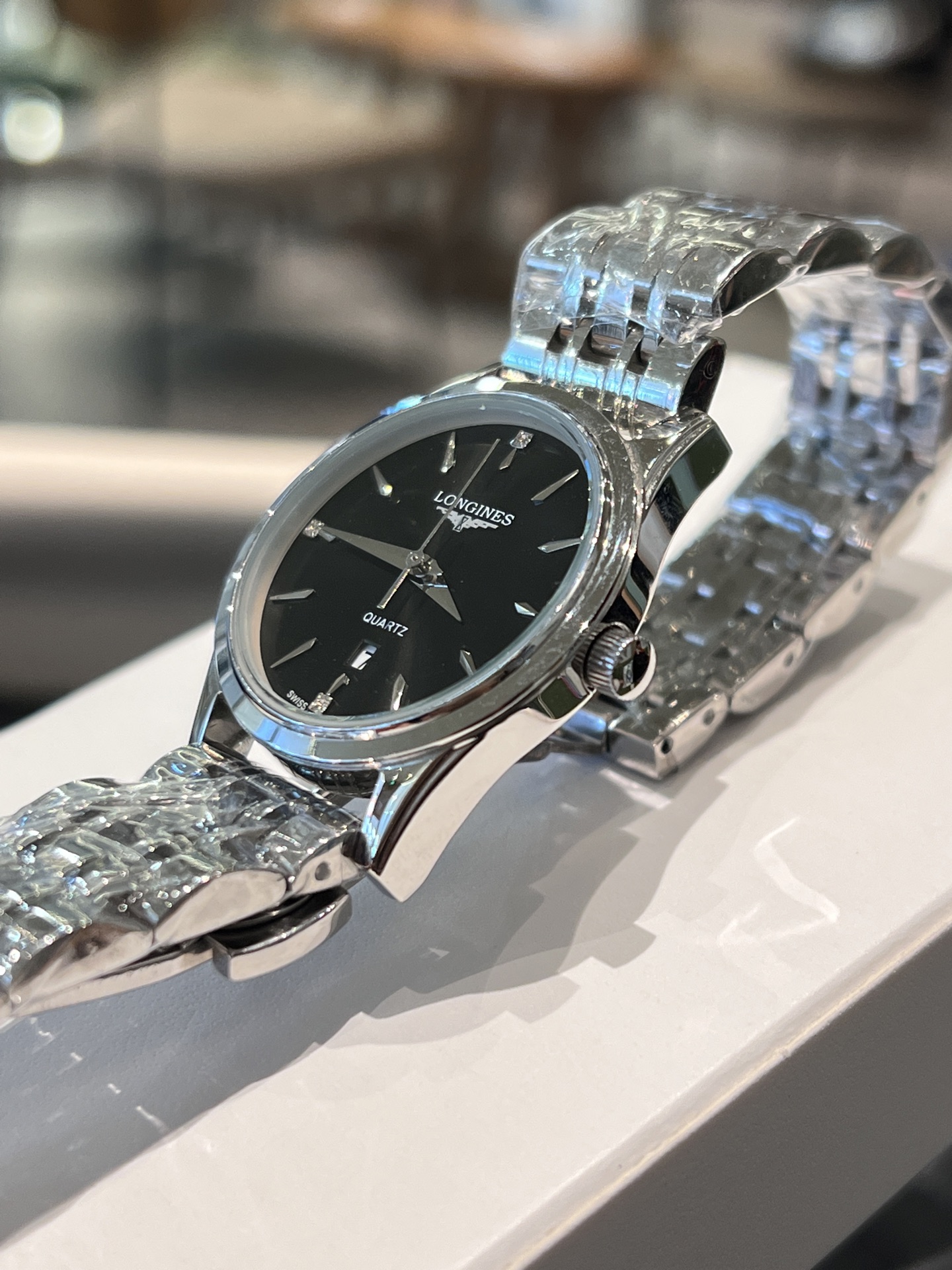 💰260
浪琴💑 情侣腕表   原装石英机芯  矿物质玻璃镜面 316L精钢表壳   直径男40mm女30mm 厚8mm💗如果今天的阳光☀️停止了它耀眼的光芒。那么你的一个微笑，将照亮我的整个世界