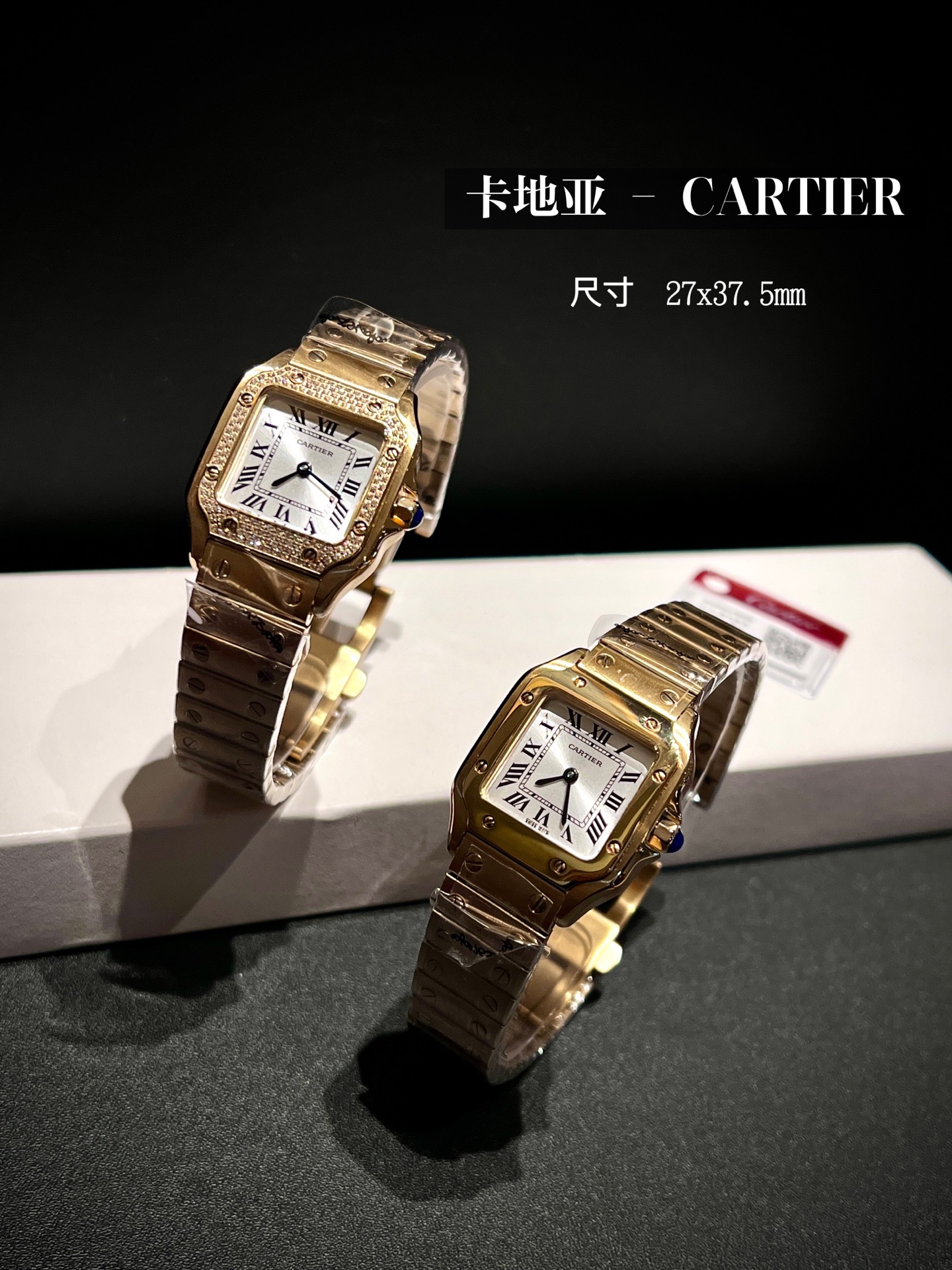 💰600金630 钻➕50🔰
2026首次公开推出新款 正品开模 台湾厂V12版卡地亚，女款小山度士 镀银磨砂表盘 罗马数字时标 剑形指蓝针  （超薄系列）机芯类型:进口石英机芯。 表径:女27×34.4mm表壳材质:316精钢。蓝宝石水晶玻璃，钢带卡地亚独有螺丝钉，细节做工与正品一致，三码合一。
