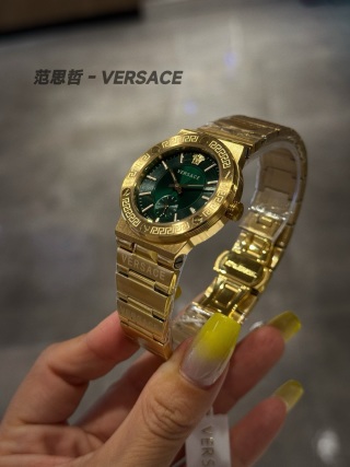 Versace Greca Logo Chrono detail 7