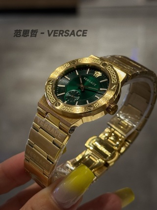 Versace Greca Logo Chrono detail 6