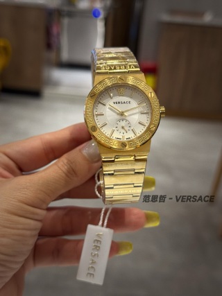Versace Greca Logo Chrono detail 3